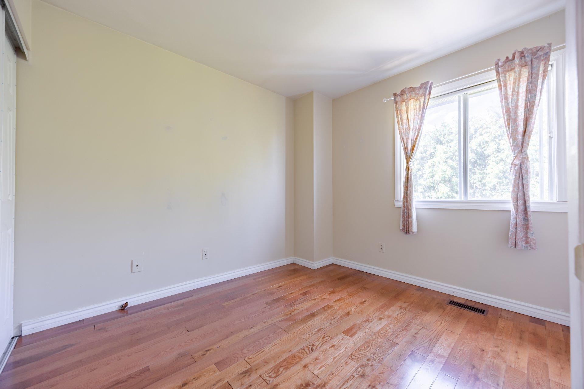 









279


Av. St-Louis

,
Pointe-Claire,




QC
H9R5L3

