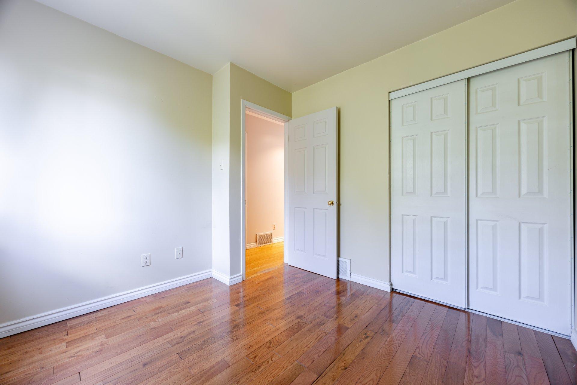 









279


Av. St-Louis

,
Pointe-Claire,




QC
H9R5L3

