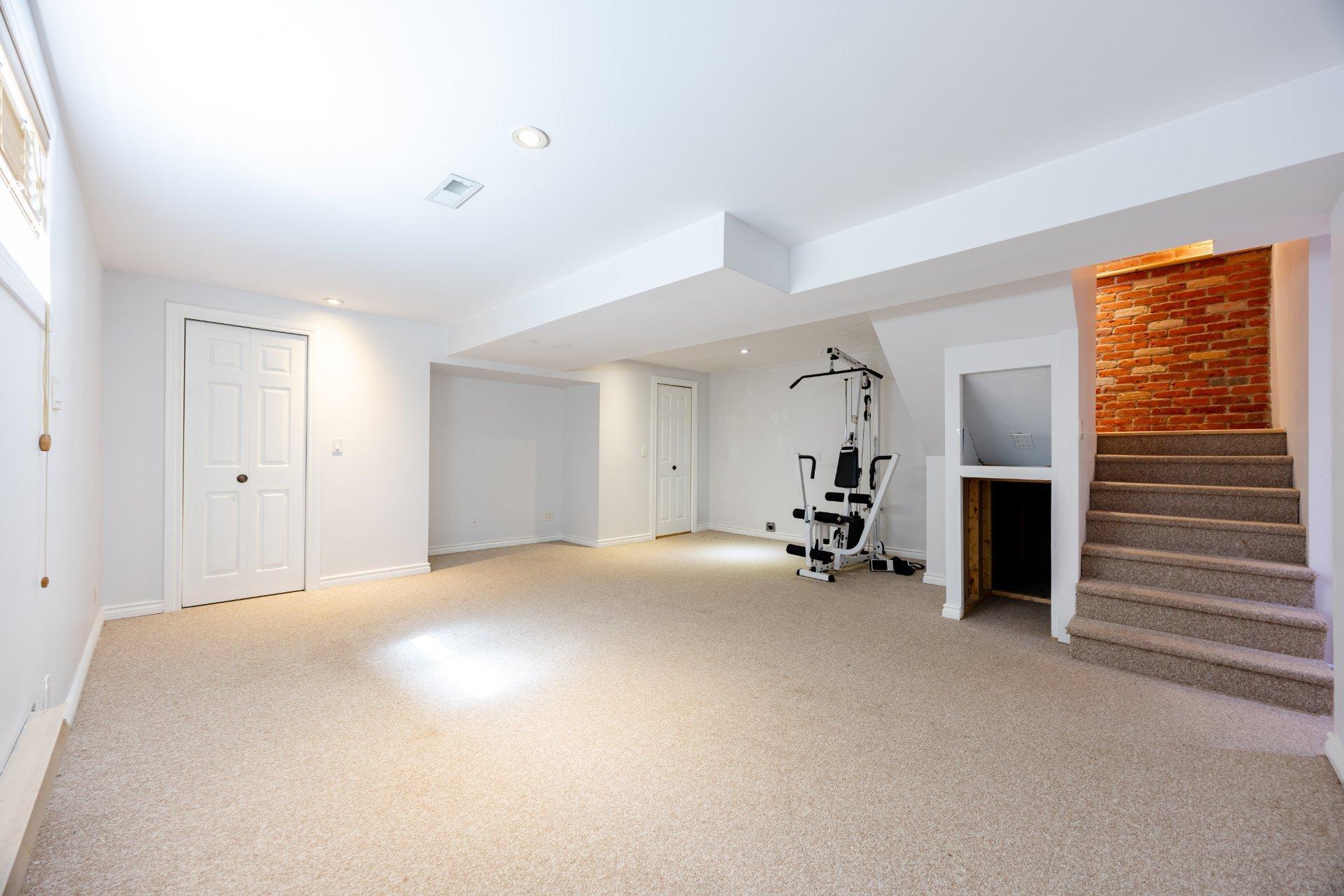 









279


Av. St-Louis

,
Pointe-Claire,




QC
H9R5L3

