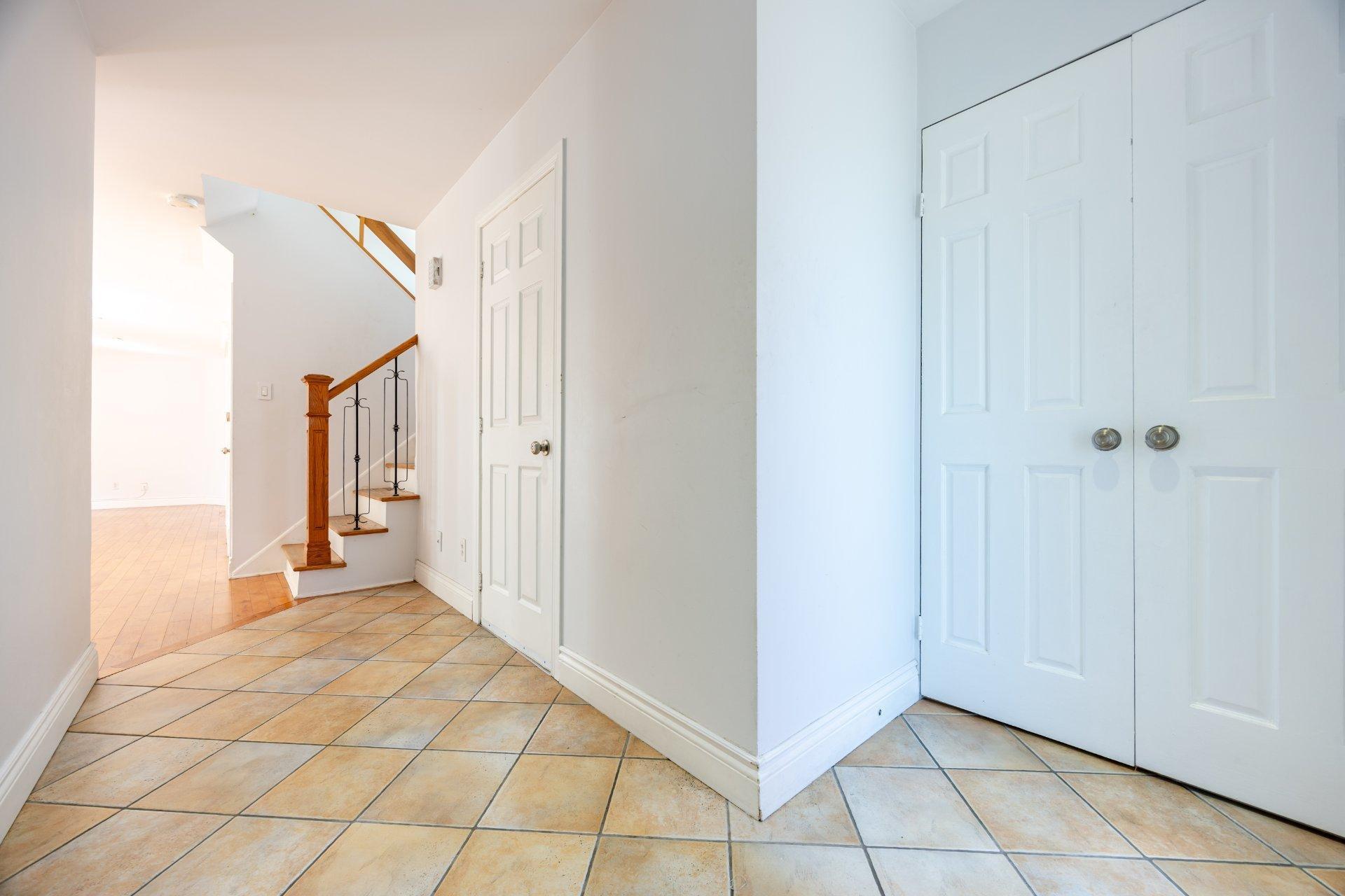 









279


Av. St-Louis

,
Pointe-Claire,




QC
H9R5L3

