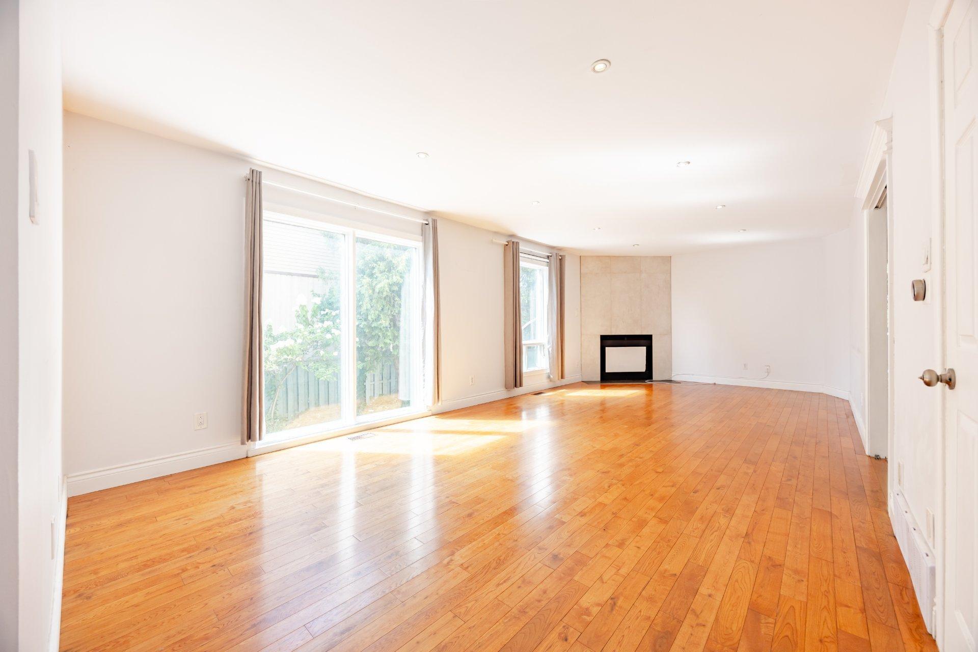 









279


Av. St-Louis

,
Pointe-Claire,




QC
H9R5L3

