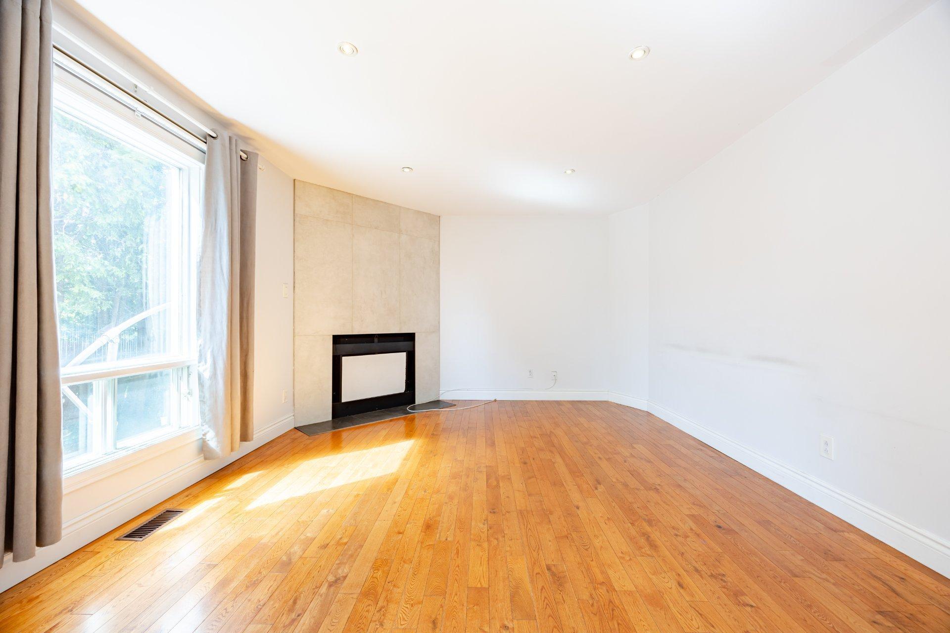 









279


Av. St-Louis

,
Pointe-Claire,




QC
H9R5L3

