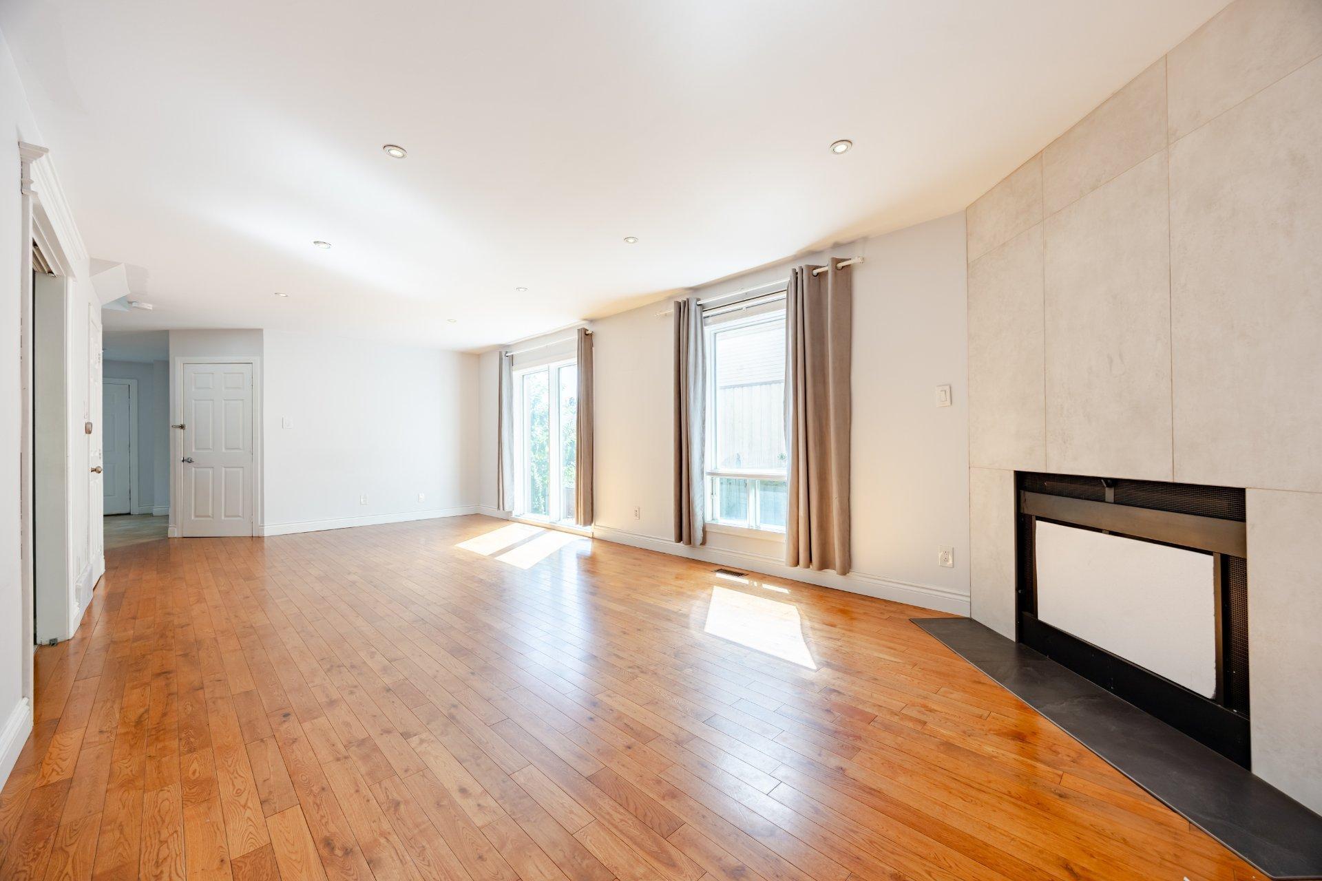 









279


Av. St-Louis

,
Pointe-Claire,




QC
H9R5L3

