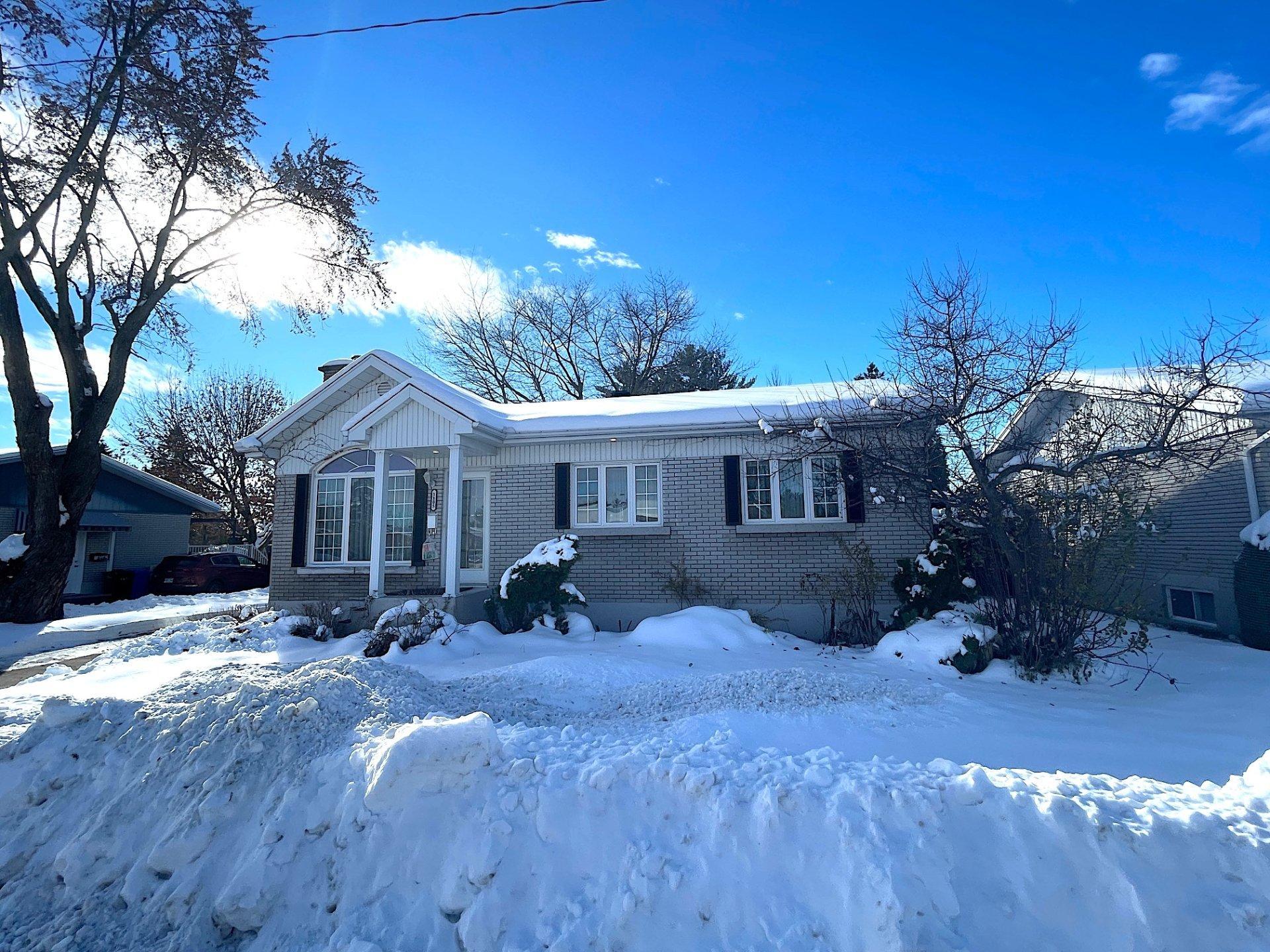 









1105


Rue Cardinal-Roy

,
Trois-Rivières,




QC
G8T7G9

