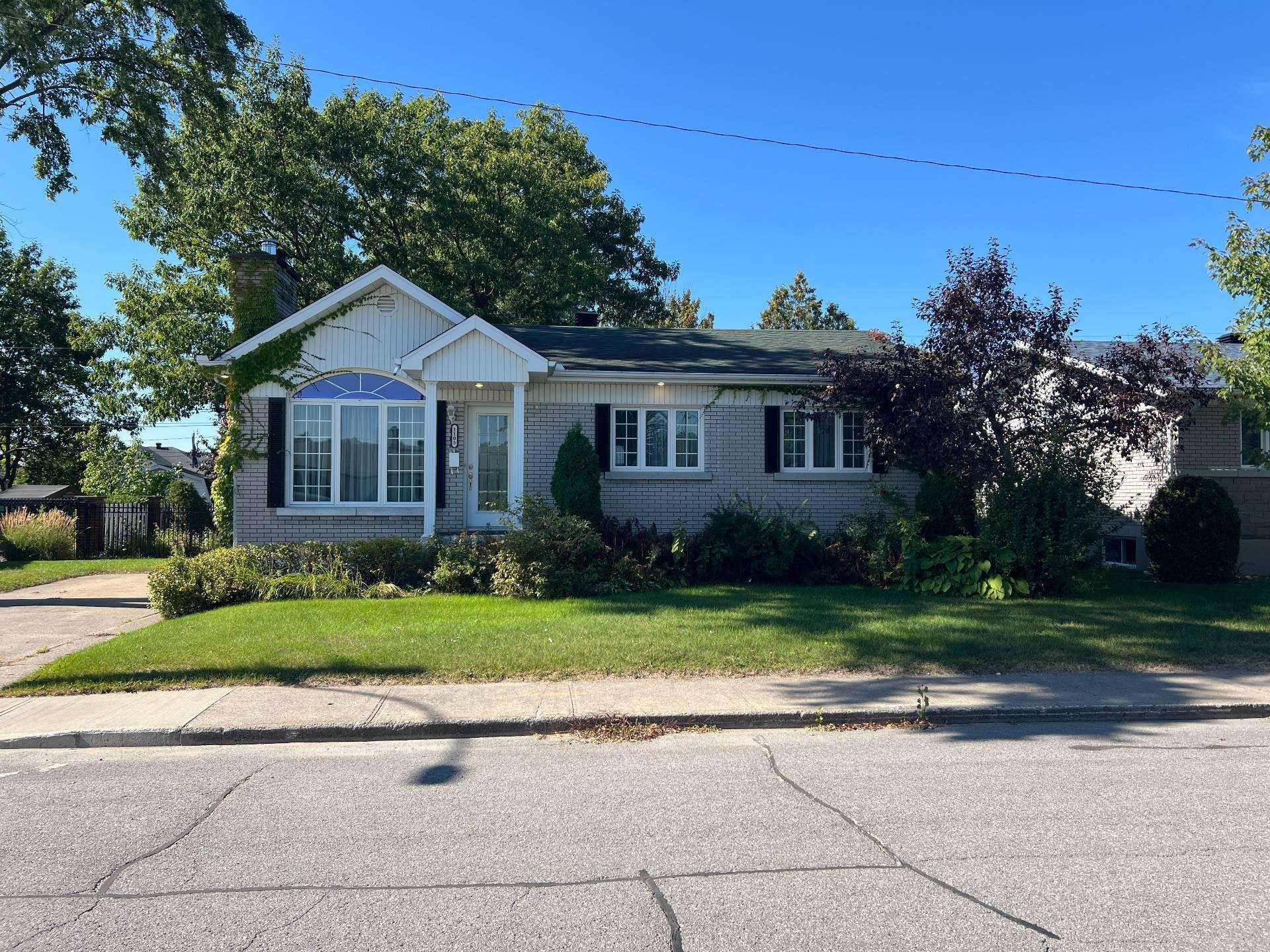 









1105


Rue Cardinal-Roy

,
Trois-Rivières,




QC
G8T7G9

