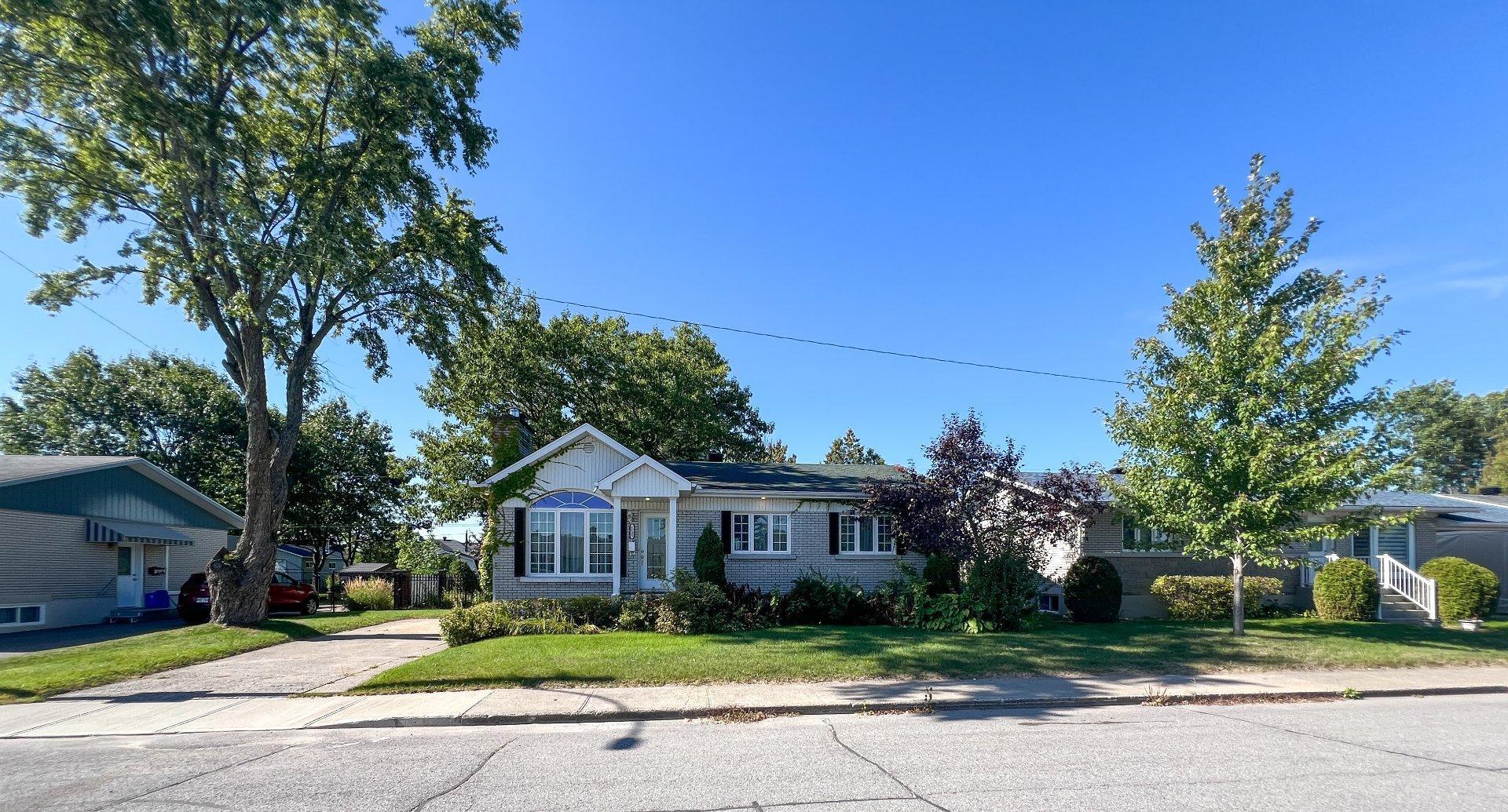 









1105


Rue Cardinal-Roy

,
Trois-Rivières,




QC
G8T7G9

