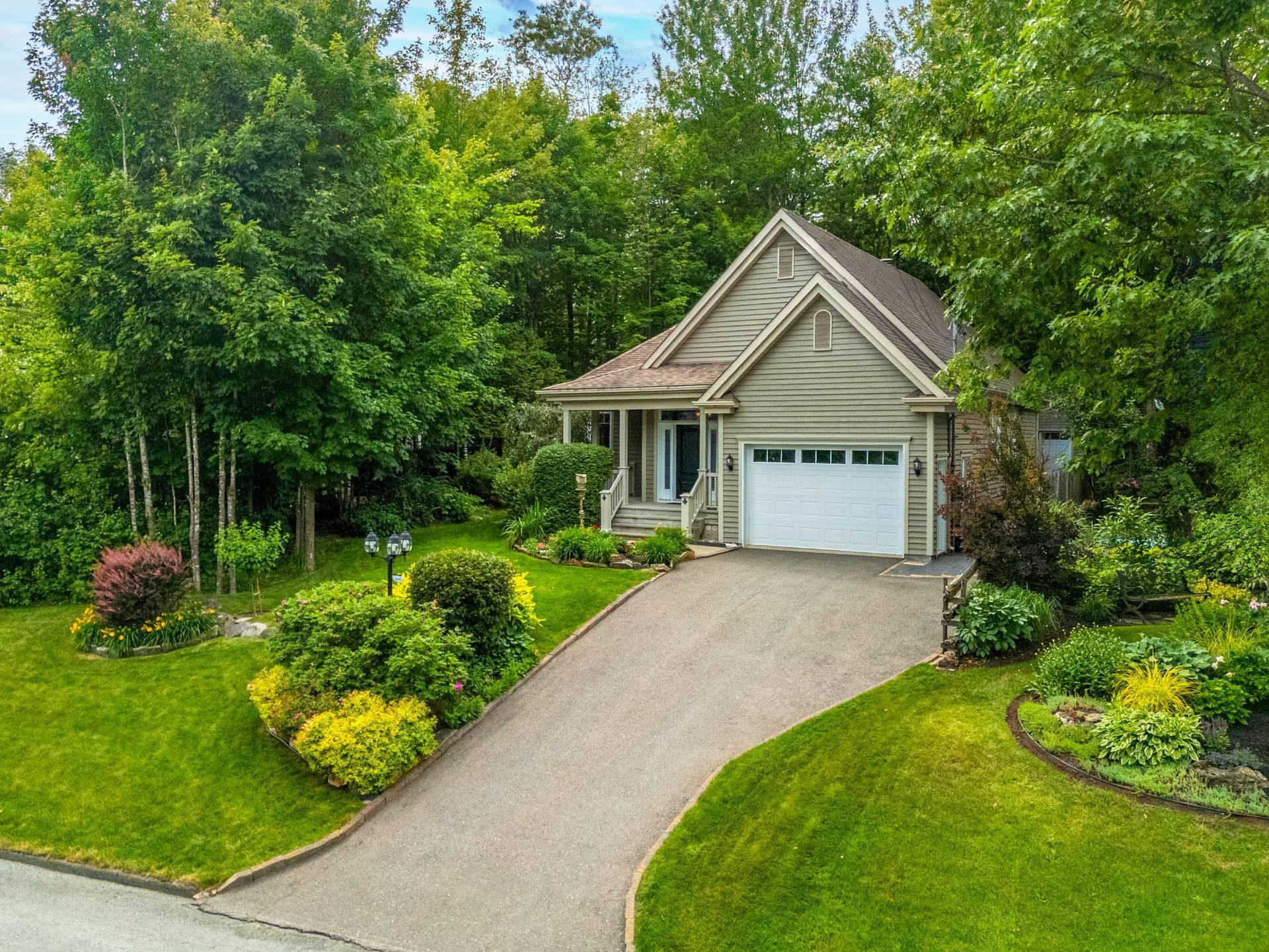 









4646


Rue des Chanterelles

,
Sherbrooke (Brompton/Rock Forest/Saint-Élie/Deauville),




QC
J1N4L3

