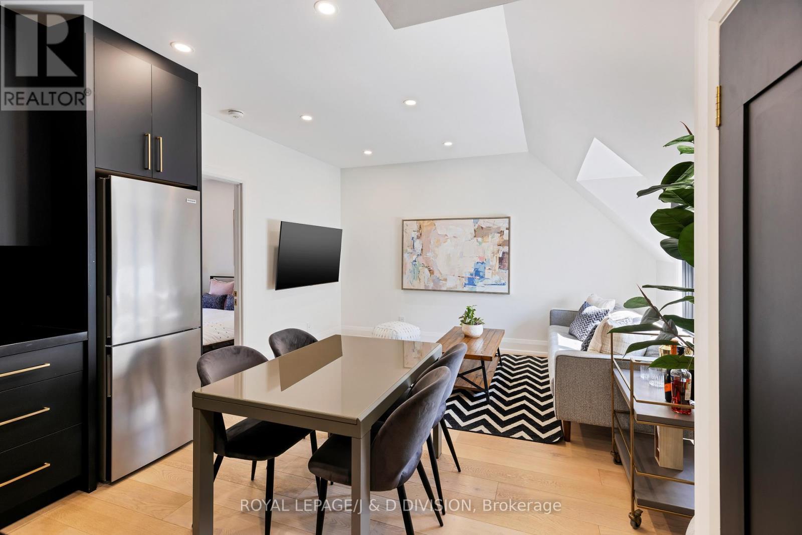 












A - 189 CONCORD AVENUE

,
Toronto,




Ontario
M6H2P2

