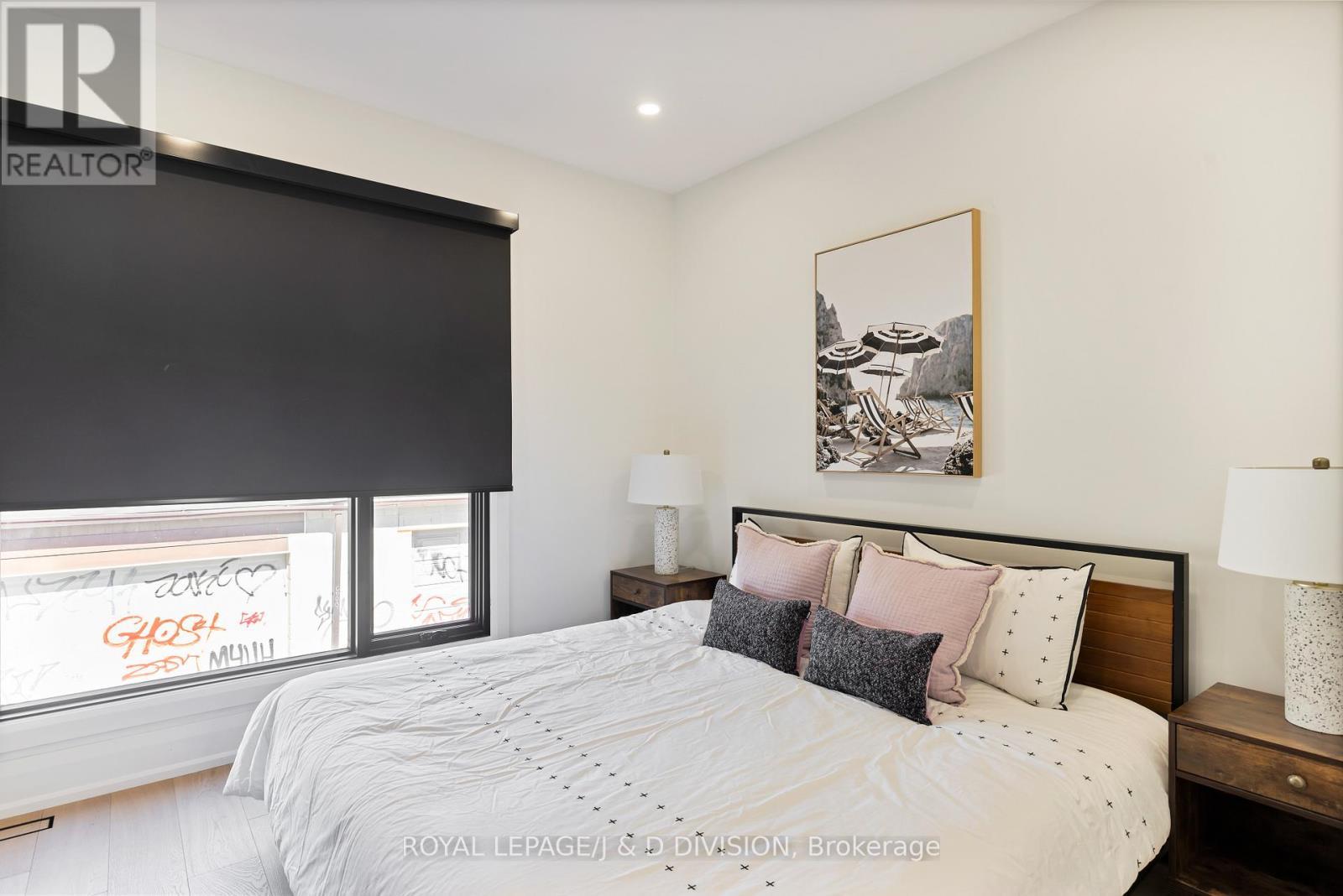 












A - 189 CONCORD AVENUE

,
Toronto,




Ontario
M6H2P2

