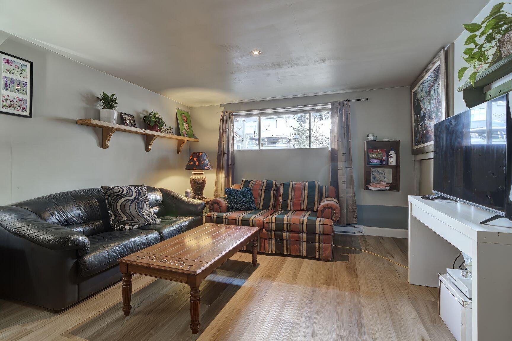 









202


27e Avenue

,
L'Île-Perrot,




QC
J7V6J1

