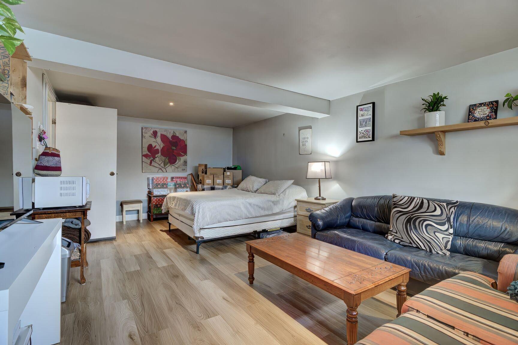 









202


27e Avenue

,
L'Île-Perrot,




QC
J7V6J1

