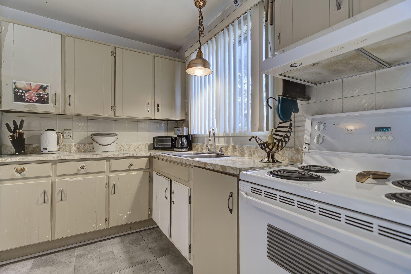 









202


27e Avenue

,
L'Île-Perrot,




QC
J7V6J1

