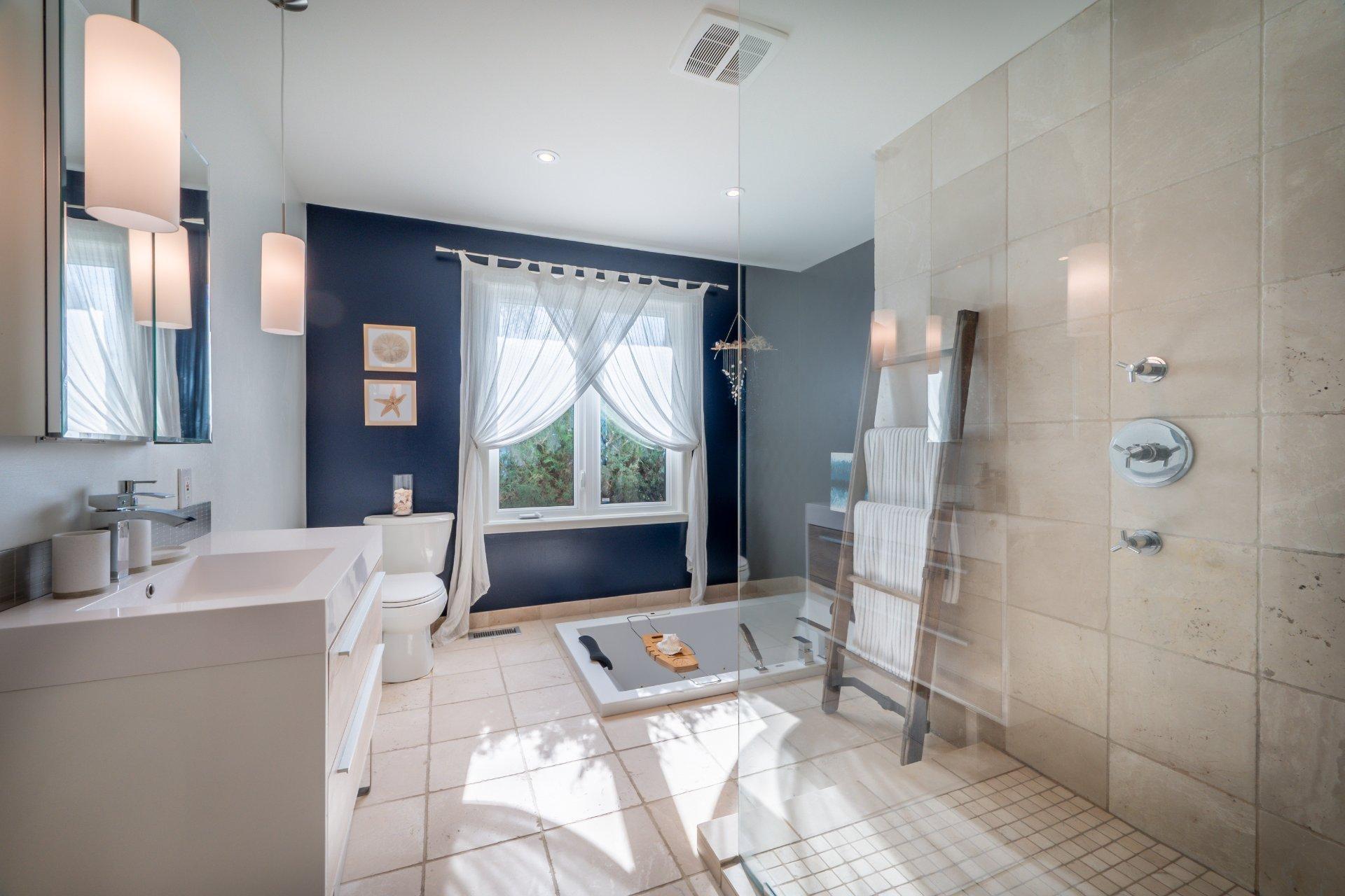 









1123


Ch. de la Montagne

,
Mont-Saint-Hilaire,




QC
J3G4S6

