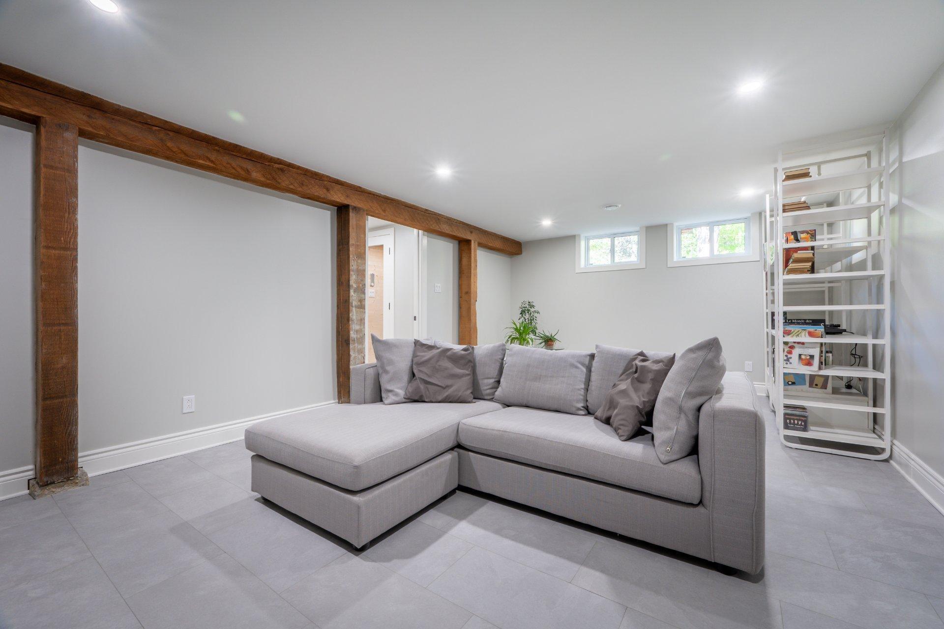 









1123


Ch. de la Montagne

,
Mont-Saint-Hilaire,




QC
J3G4S6

