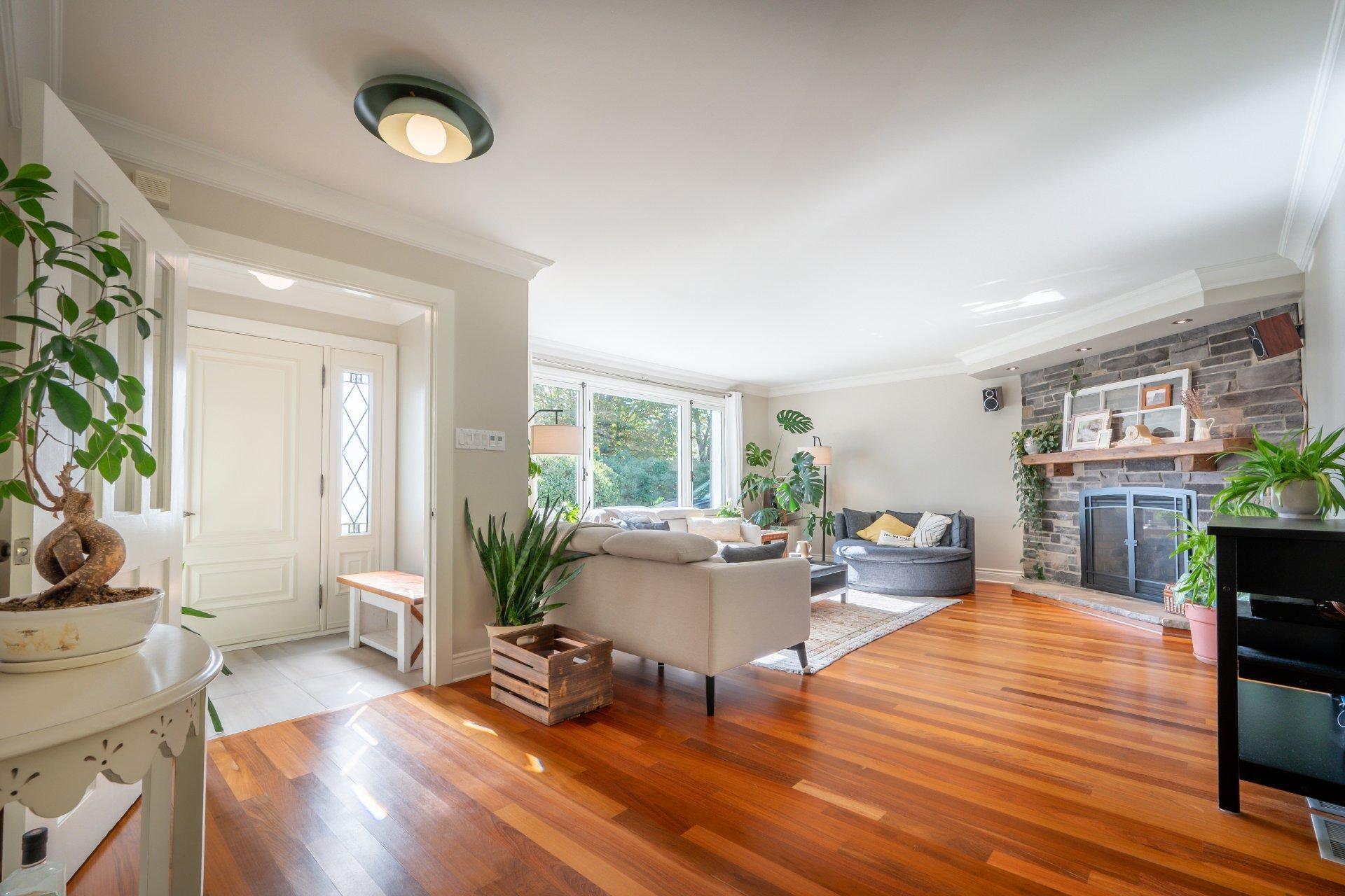 









1123


Ch. de la Montagne

,
Mont-Saint-Hilaire,




QC
J3G4S6

