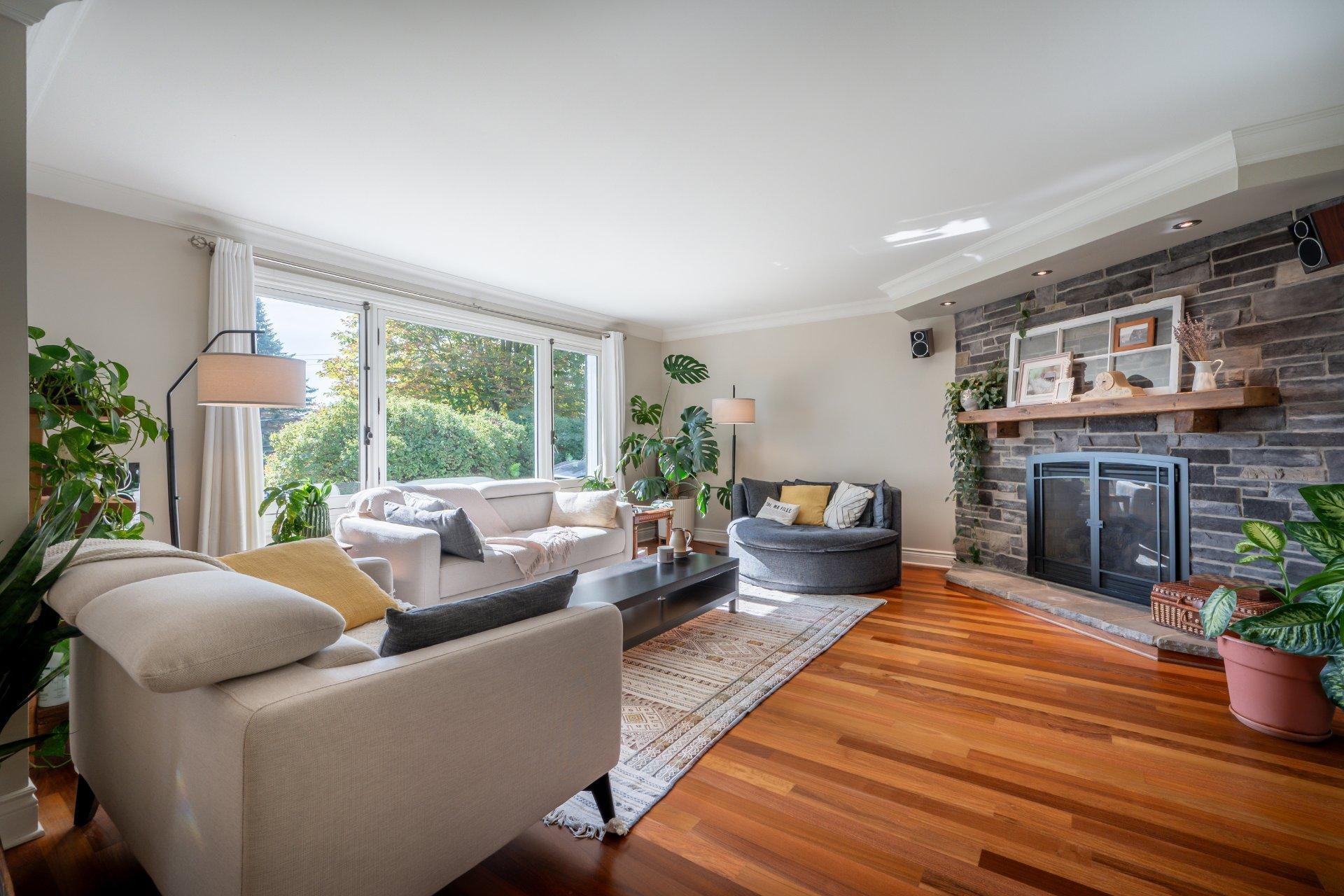 









1123


Ch. de la Montagne

,
Mont-Saint-Hilaire,




QC
J3G4S6

