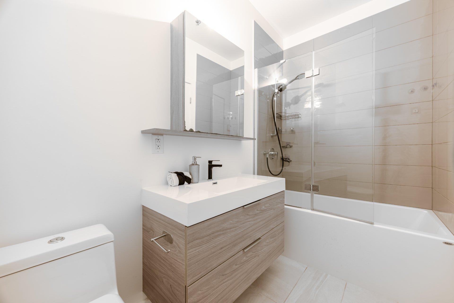 









75


Rue De Castelnau O.

, 106,
Montréal (Villeray/Saint-Michel/Parc-Extension),




QC
H2R0B9

