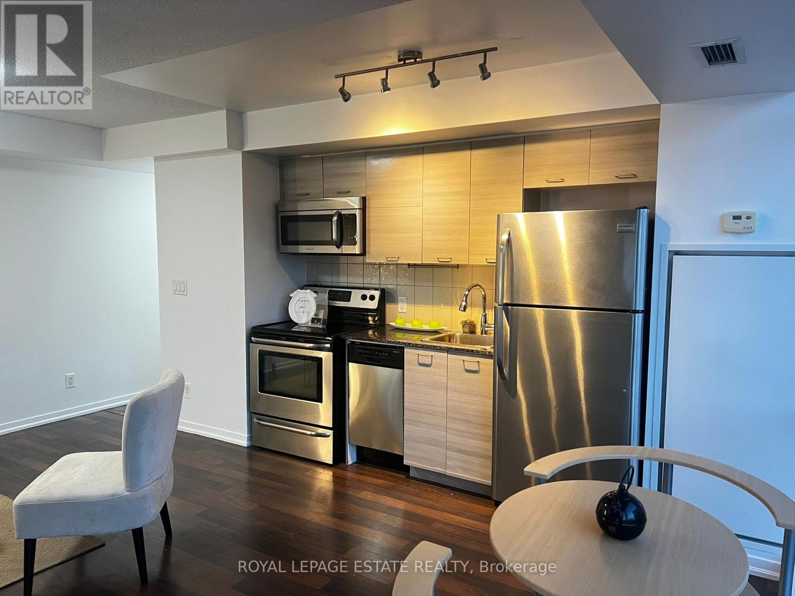 












612 - 20 JOE SHUSTER WAY

,
Toronto,




Ontario
M6K0A3

