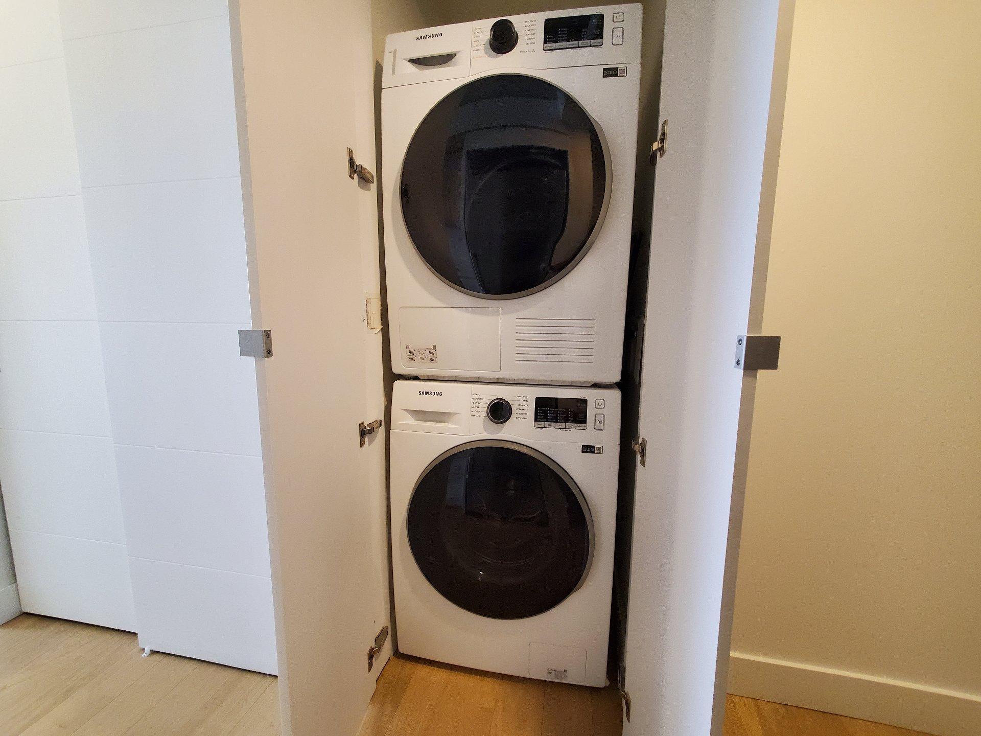 









1


Av. Viger O.

, 403,
Montréal (Ville-Marie),




QC
H2Z1E6

