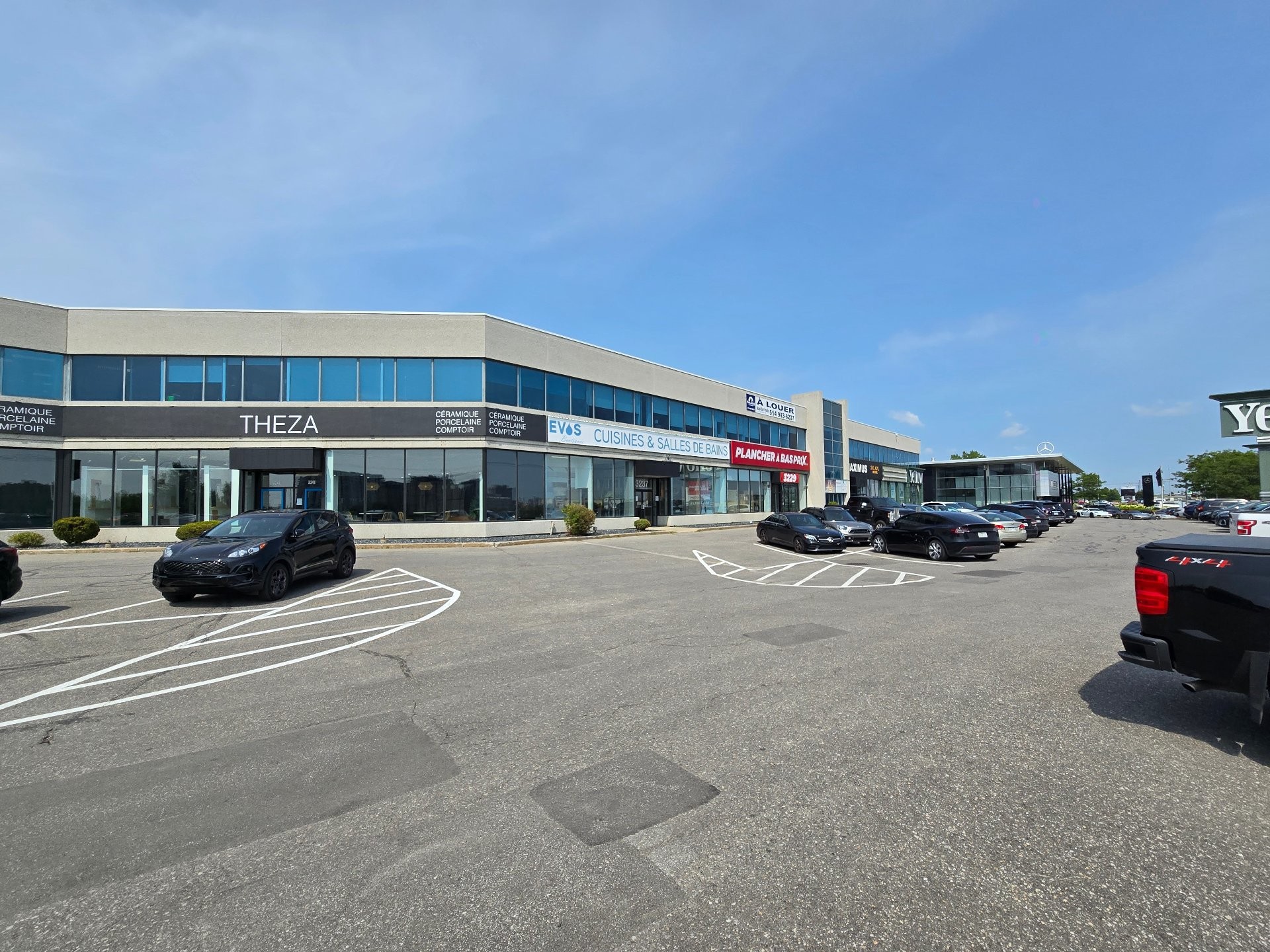 









3221


Aut. Jean-Noël-Lavoie (A-440)

, 230,
Laval (Chomedey),




QC
H7P5P2

