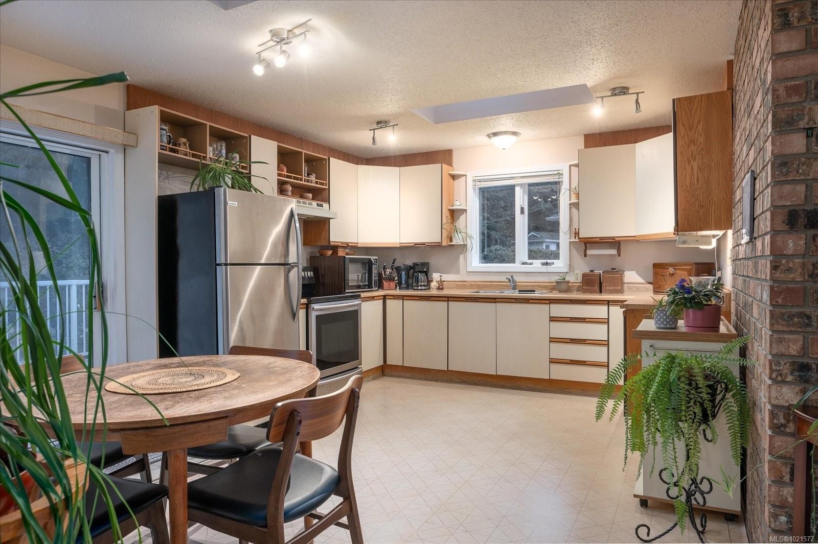 









1085


College

Dr,
Nanaimo,




BC
V9R 5V5

