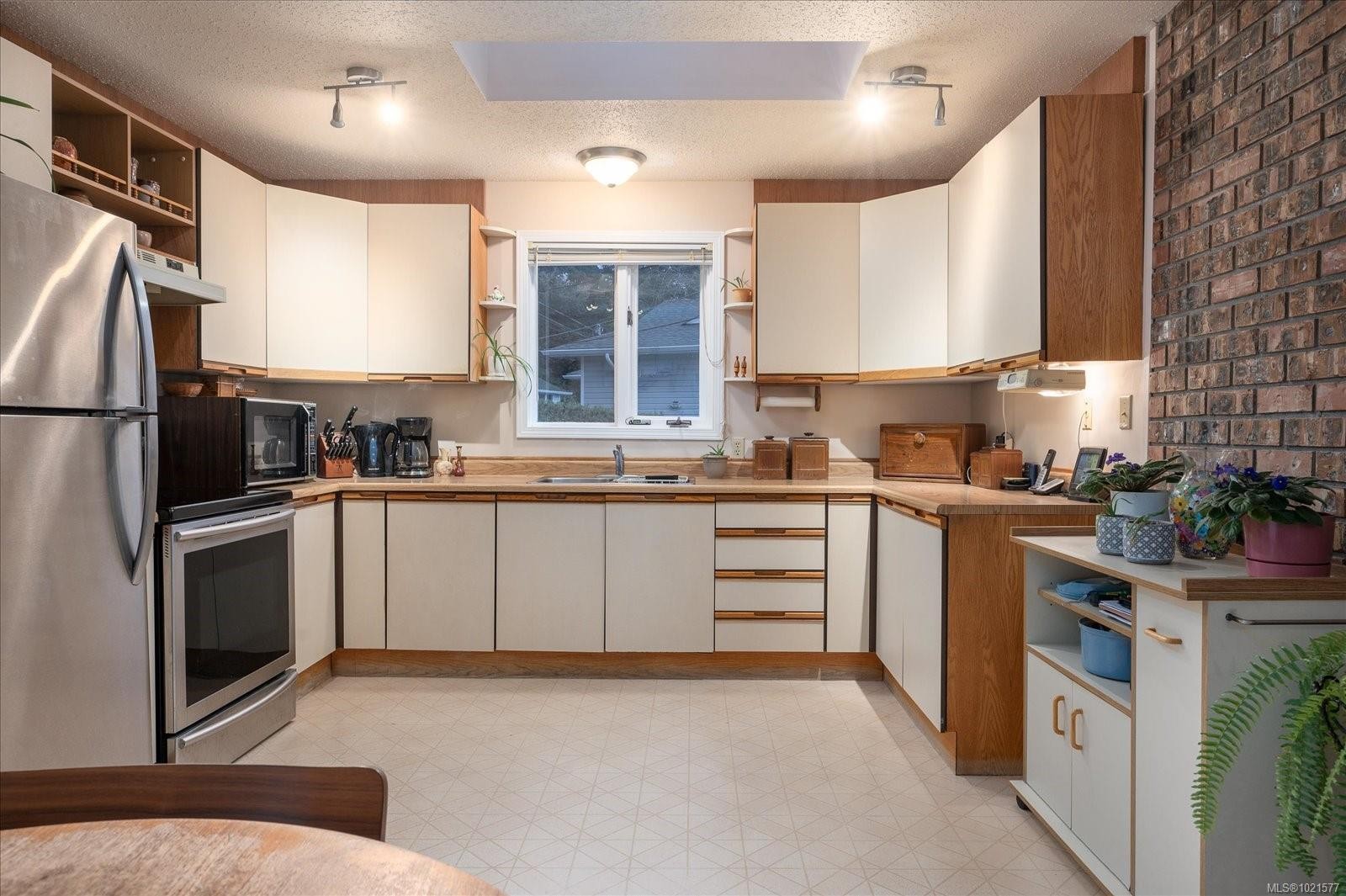 









1085


College

Dr,
Nanaimo,




BC
V9R 5V5

