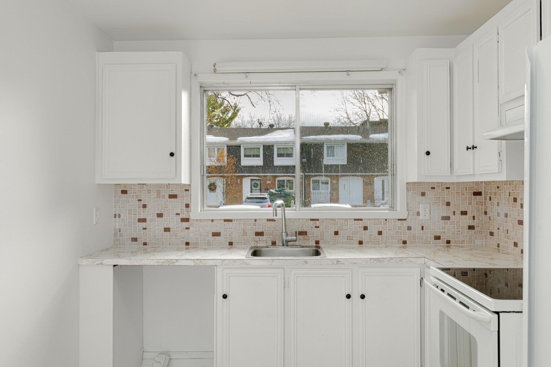 









4958Z


Rue Lake

,
Dollard-des-Ormeaux,




QC
H9G1G8

