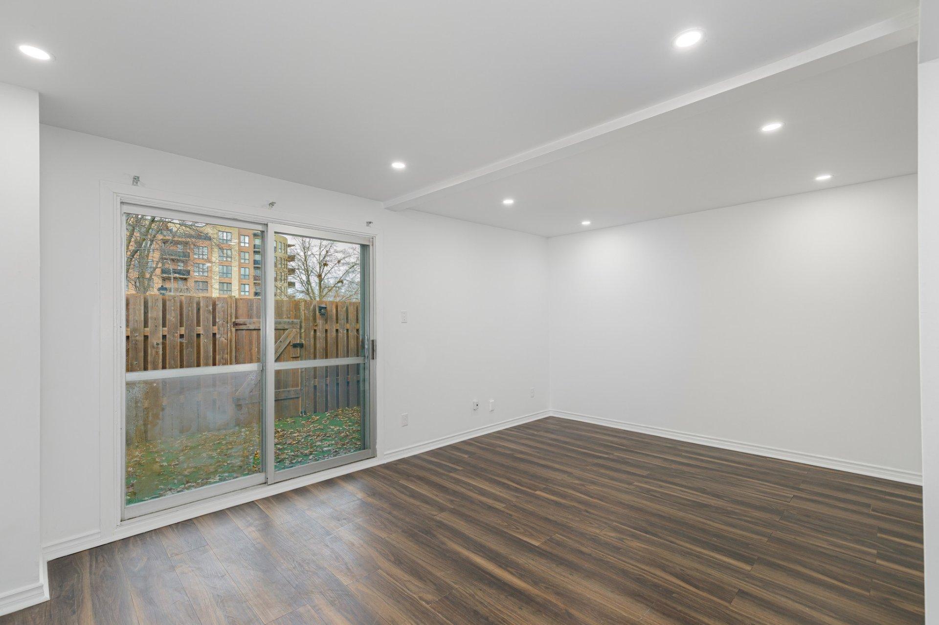 









4958Z


Rue Lake

,
Dollard-des-Ormeaux,




QC
H9G1G8

