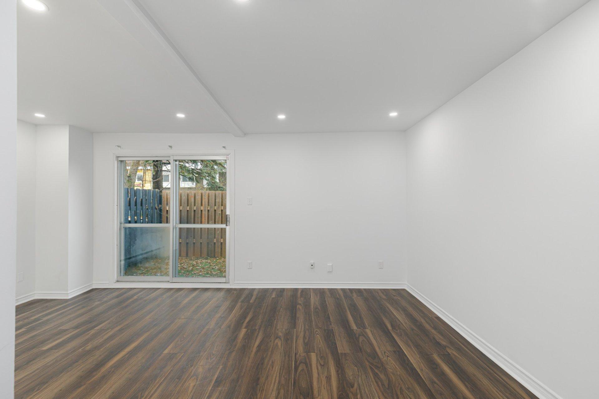 









4958Z


Rue Lake

,
Dollard-des-Ormeaux,




QC
H9G1G8

