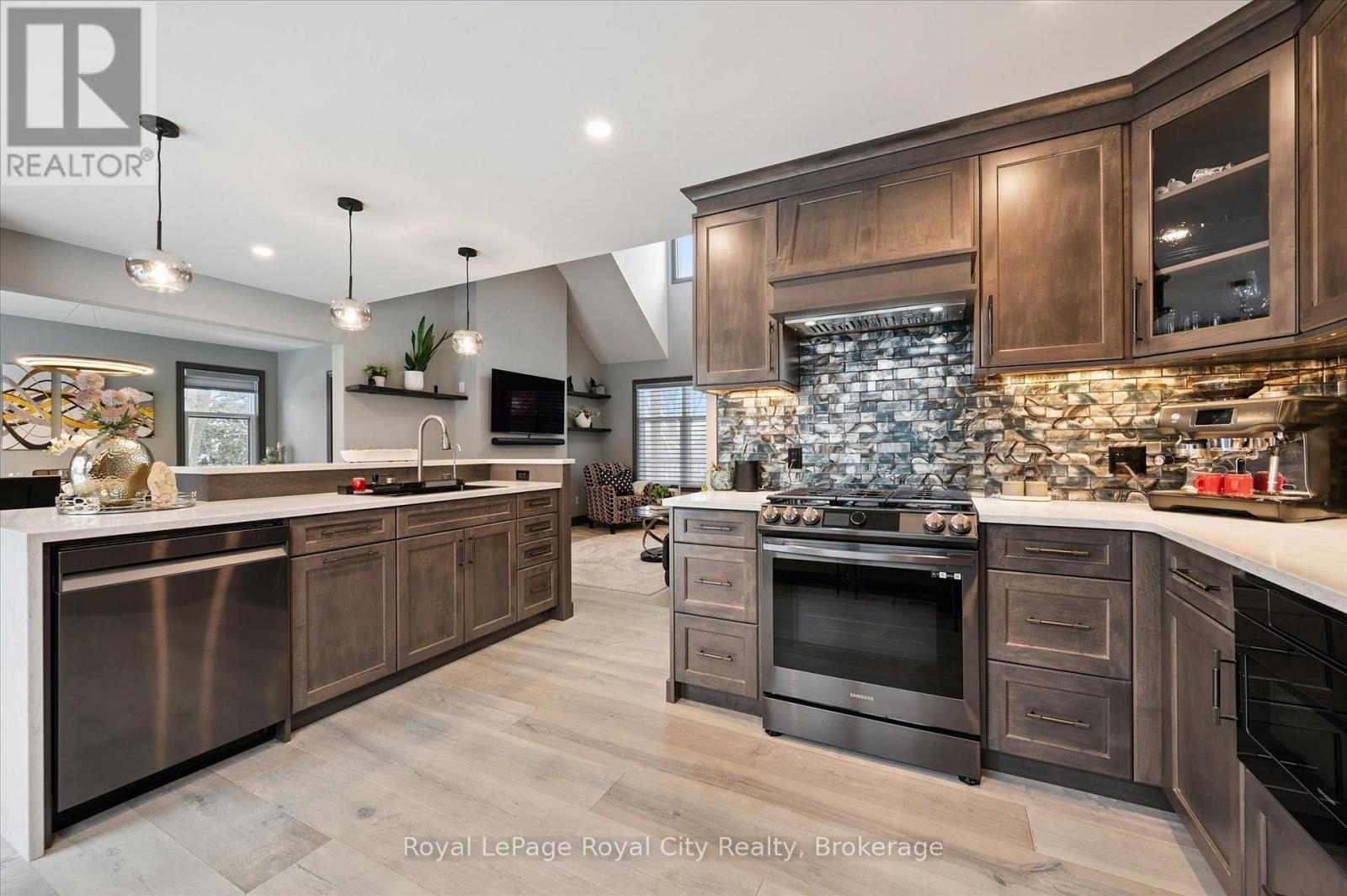 












36 EMILY STREET

,
Centre Wellington (Elora/Salem),




Ontario
N0B1S0

