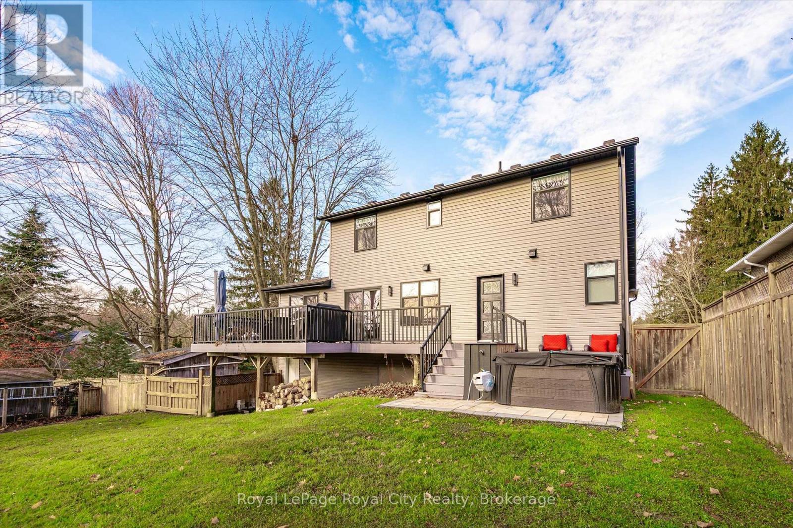 












36 EMILY STREET

,
Centre Wellington (Elora/Salem),




Ontario
N0B1S0

