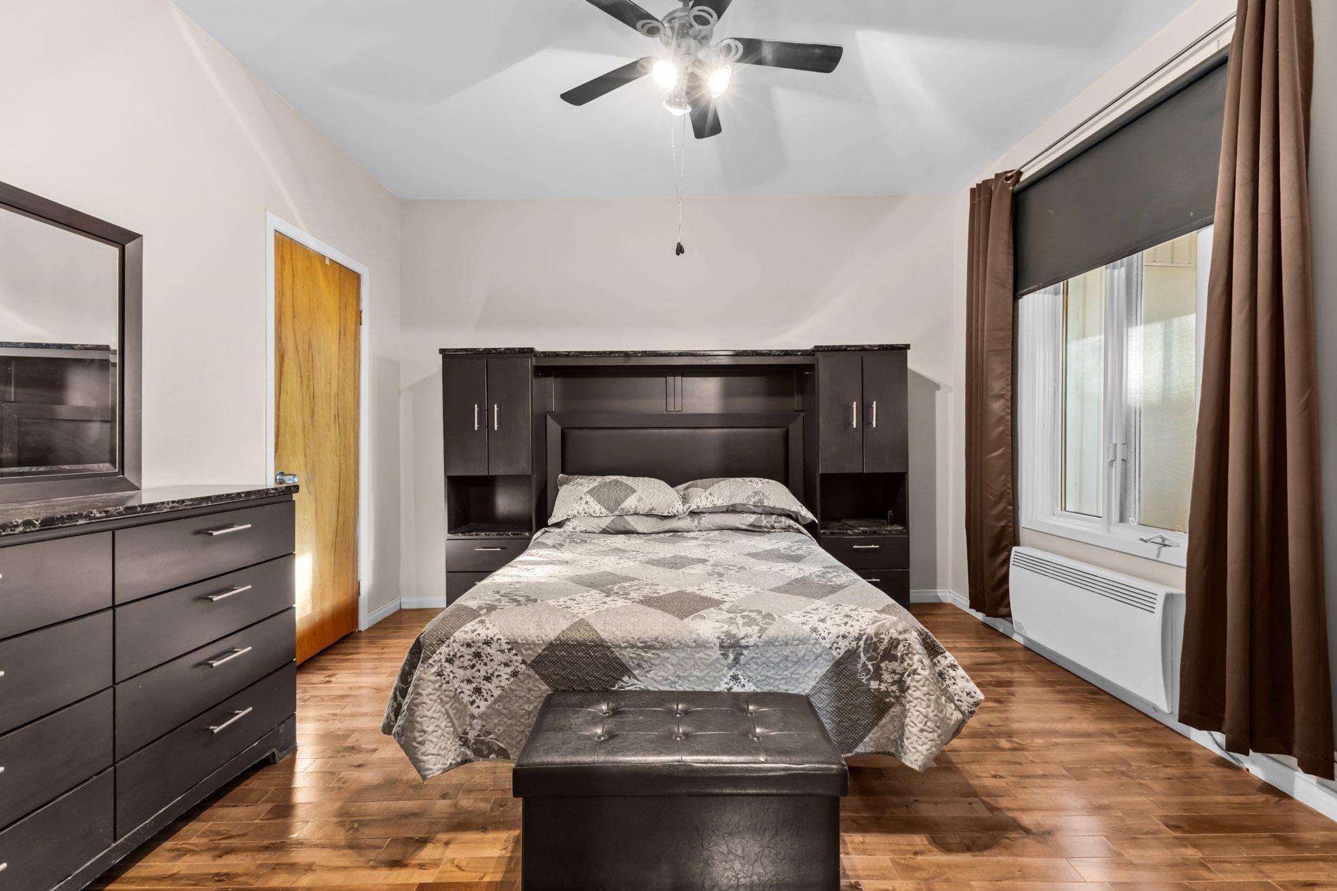 









4572

 - 4576


Rue D'Iberville

,
Montréal (Le Plateau-Mont-Royal),




QC
H2H2M2

