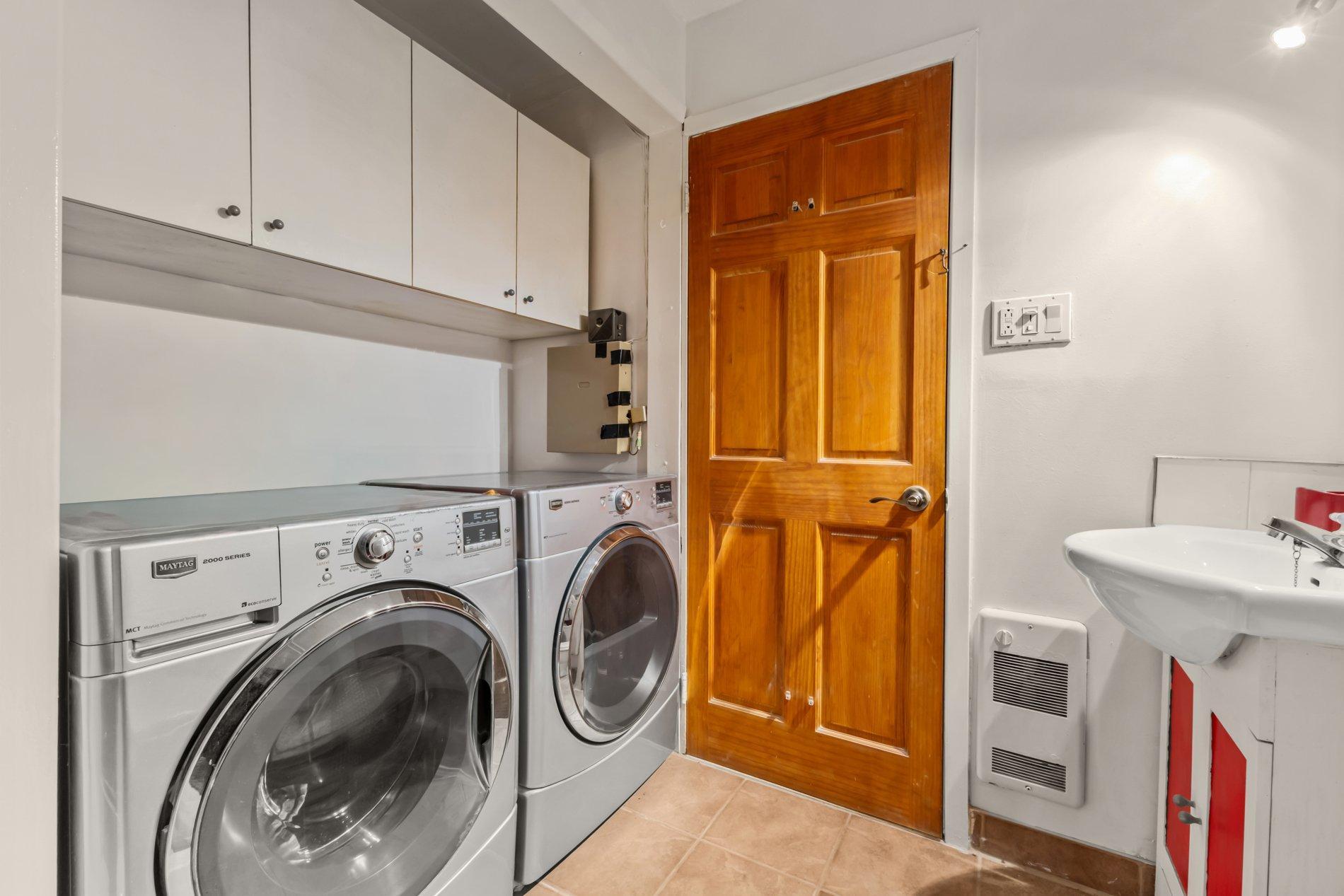 









4572

 - 4576


Rue D'Iberville

,
Montréal (Le Plateau-Mont-Royal),




QC
H2H2M2

