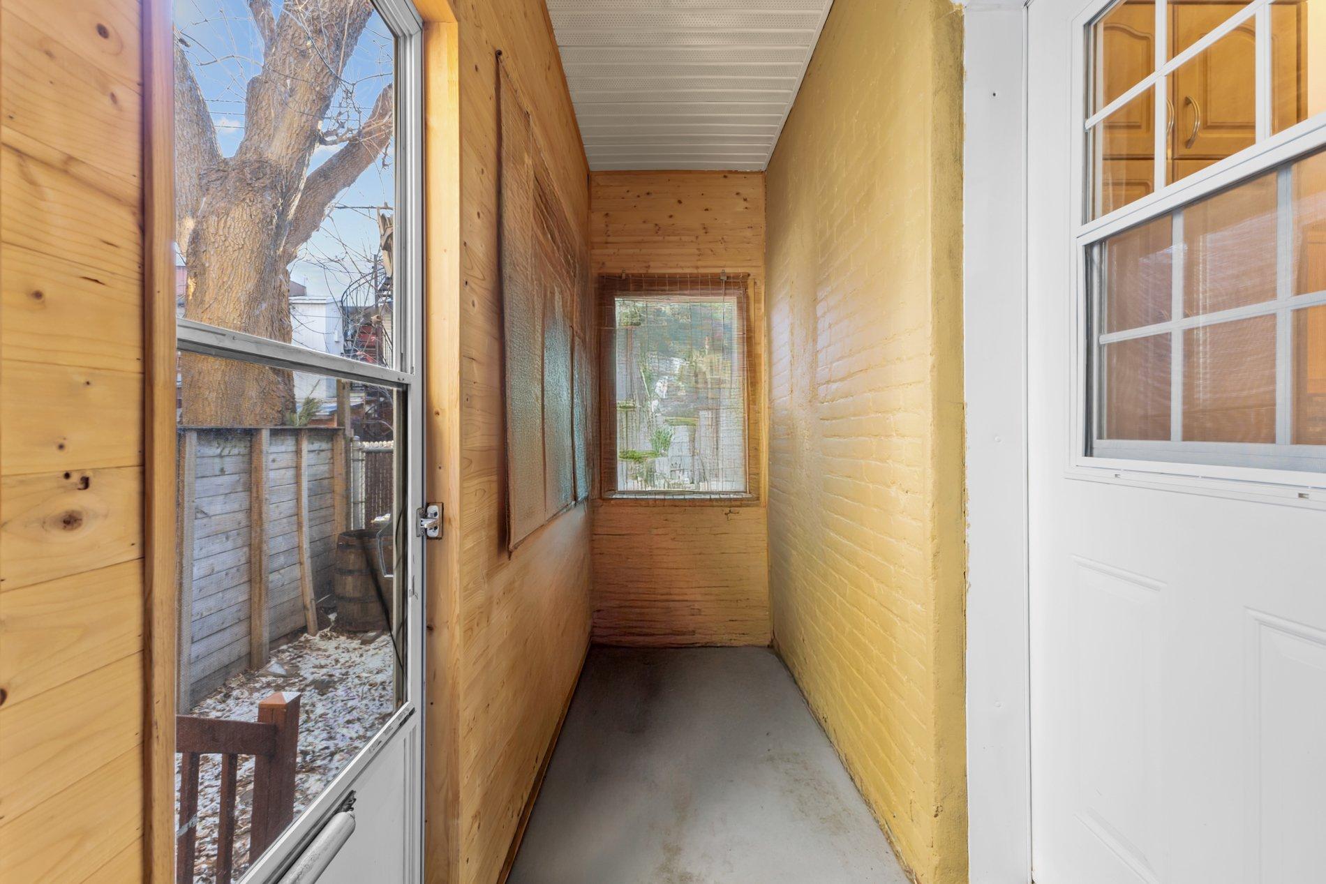 









4572

 - 4576


Rue D'Iberville

,
Montréal (Le Plateau-Mont-Royal),




QC
H2H2M2

