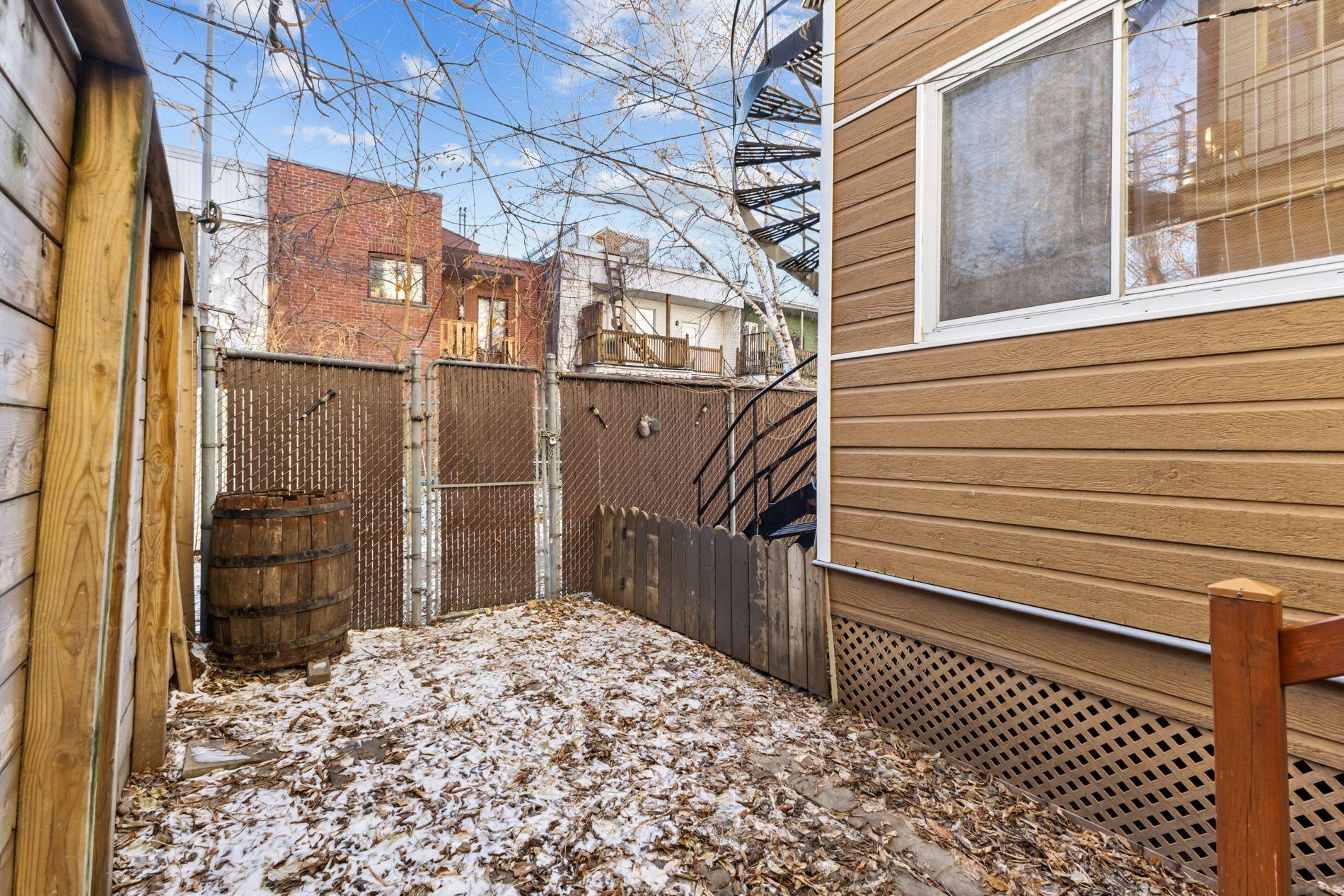 









4572

 - 4576


Rue D'Iberville

,
Montréal (Le Plateau-Mont-Royal),




QC
H2H2M2

