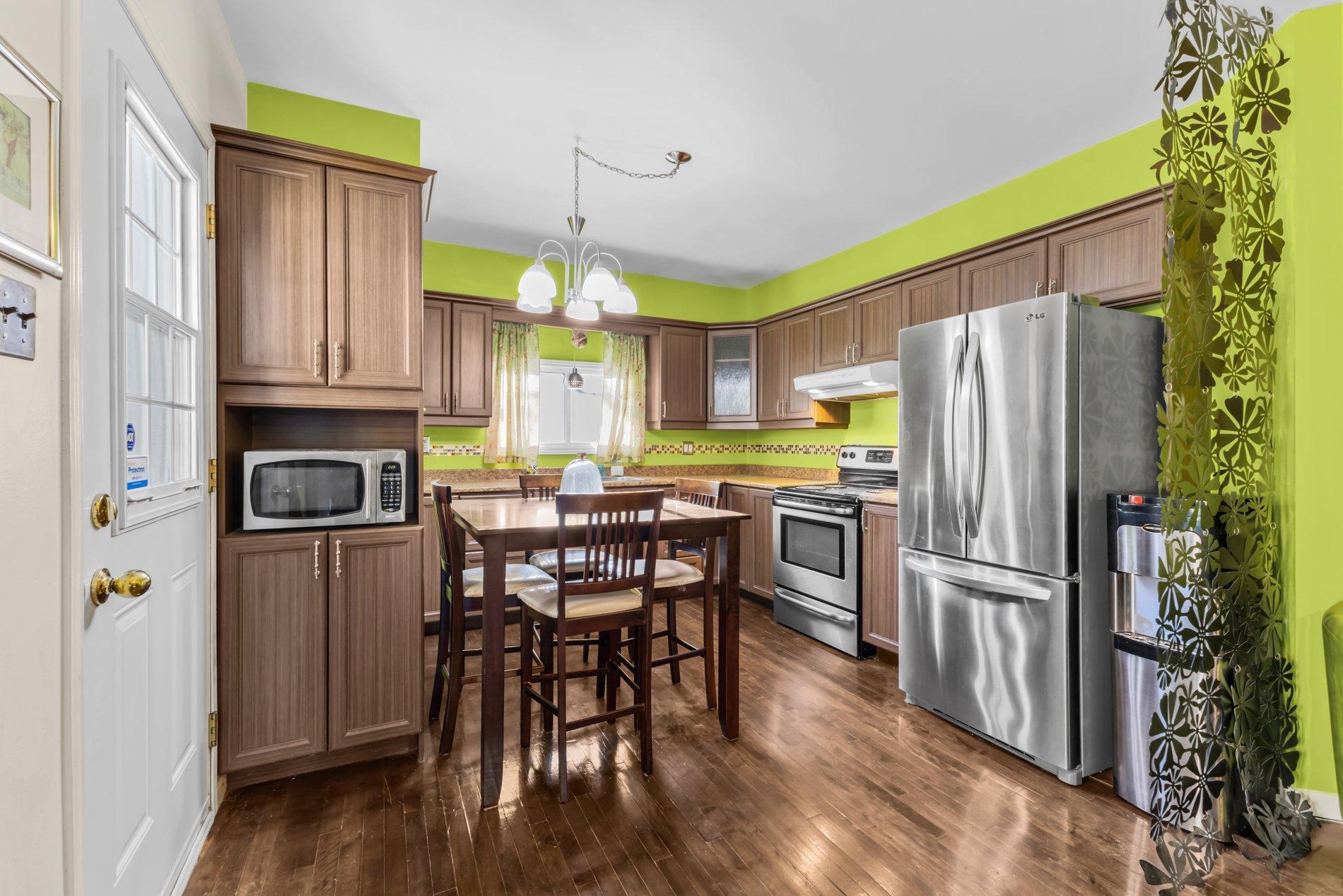 









4572

 - 4576


Rue D'Iberville

,
Montréal (Le Plateau-Mont-Royal),




QC
H2H2M2

