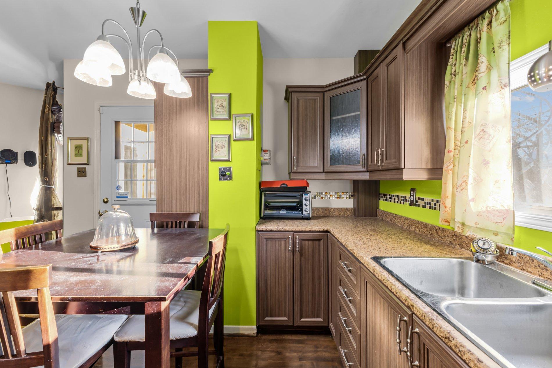 









4572

 - 4576


Rue D'Iberville

,
Montréal (Le Plateau-Mont-Royal),




QC
H2H2M2

