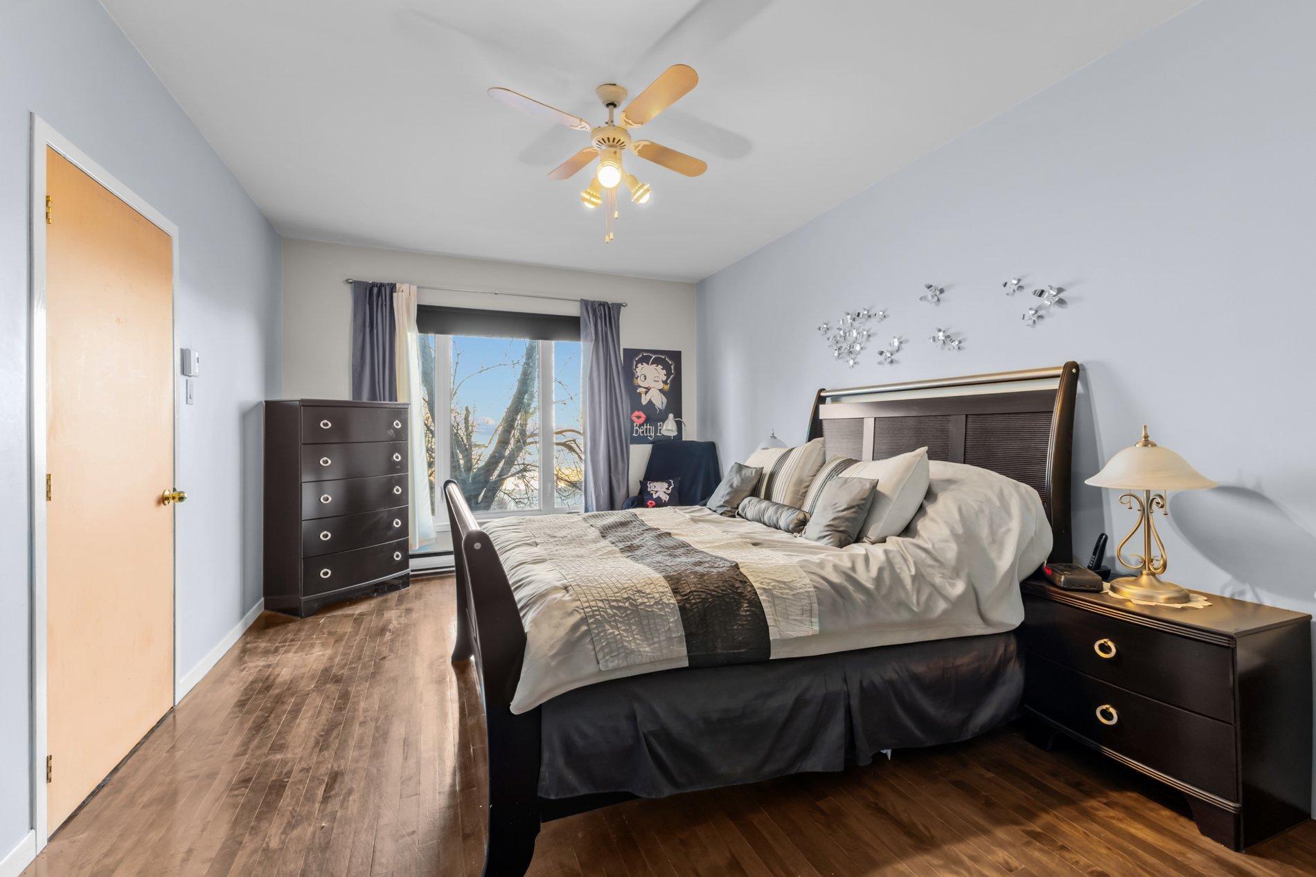 









4572

 - 4576


Rue D'Iberville

,
Montréal (Le Plateau-Mont-Royal),




QC
H2H2M2

