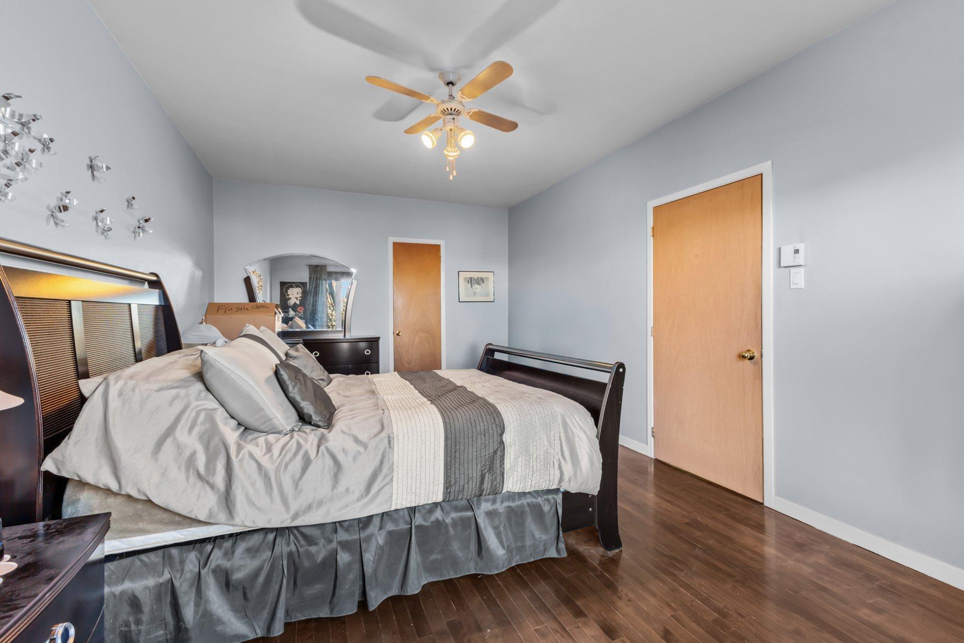 









4572

 - 4576


Rue D'Iberville

,
Montréal (Le Plateau-Mont-Royal),




QC
H2H2M2

