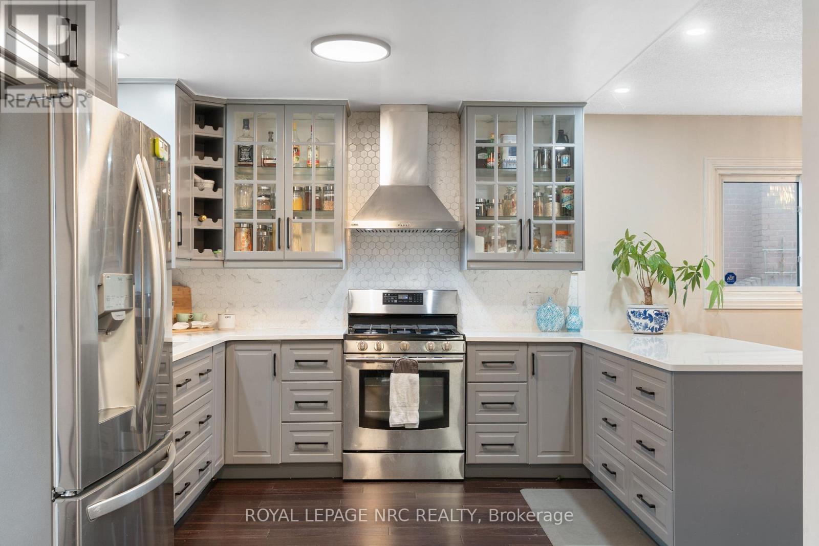 












51 BRIARSDALE CRESCENT

,
Welland (N. Welland),




Ontario
L3C6S7

