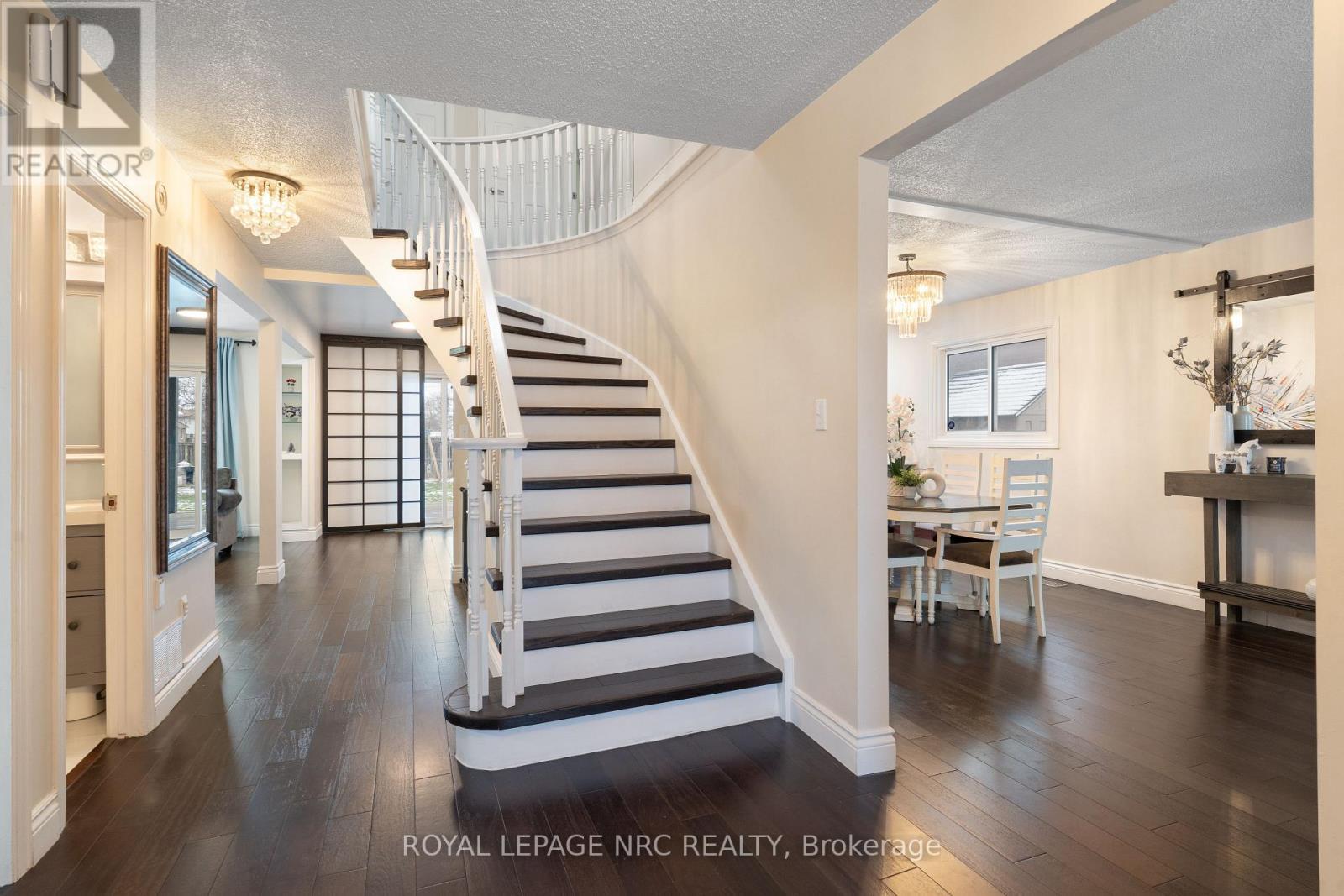 












51 BRIARSDALE CRESCENT

,
Welland (N. Welland),




Ontario
L3C6S7

