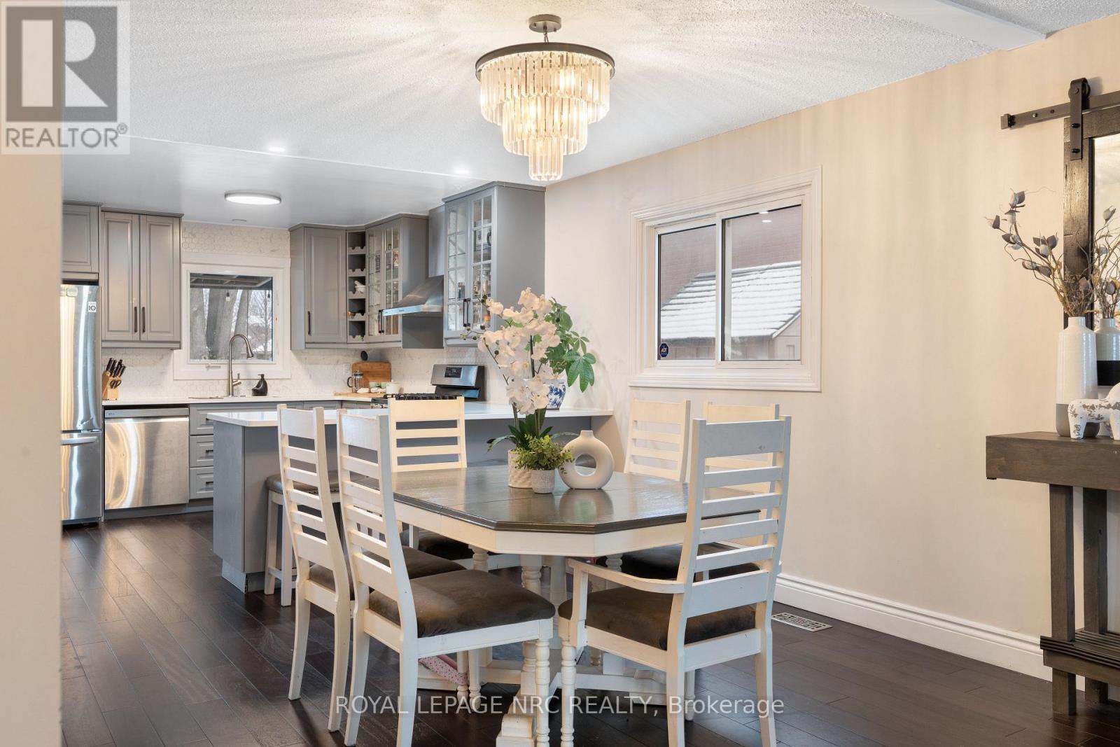 












51 BRIARSDALE CRESCENT

,
Welland (N. Welland),




Ontario
L3C6S7

