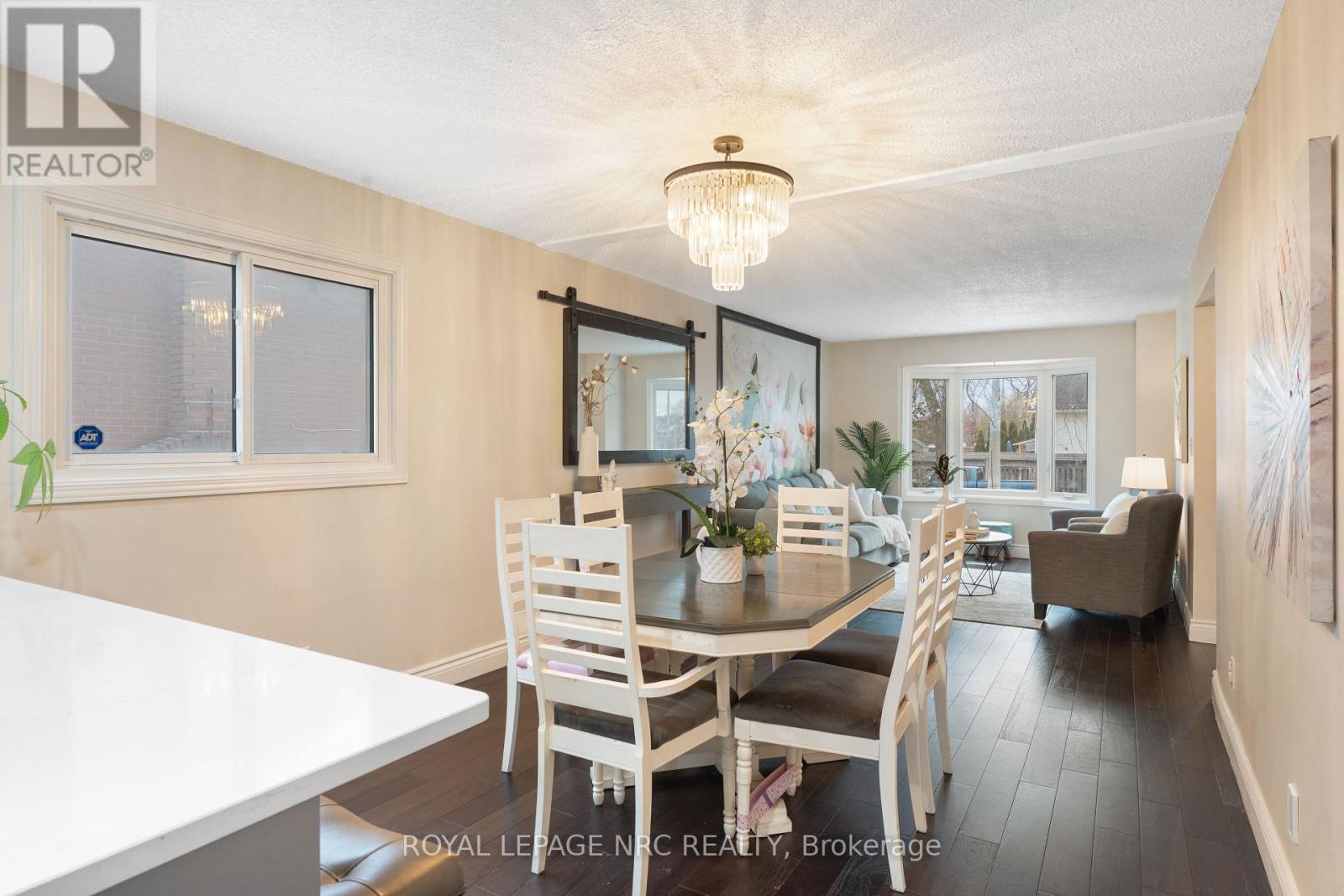 












51 BRIARSDALE CRESCENT

,
Welland (N. Welland),




Ontario
L3C6S7

