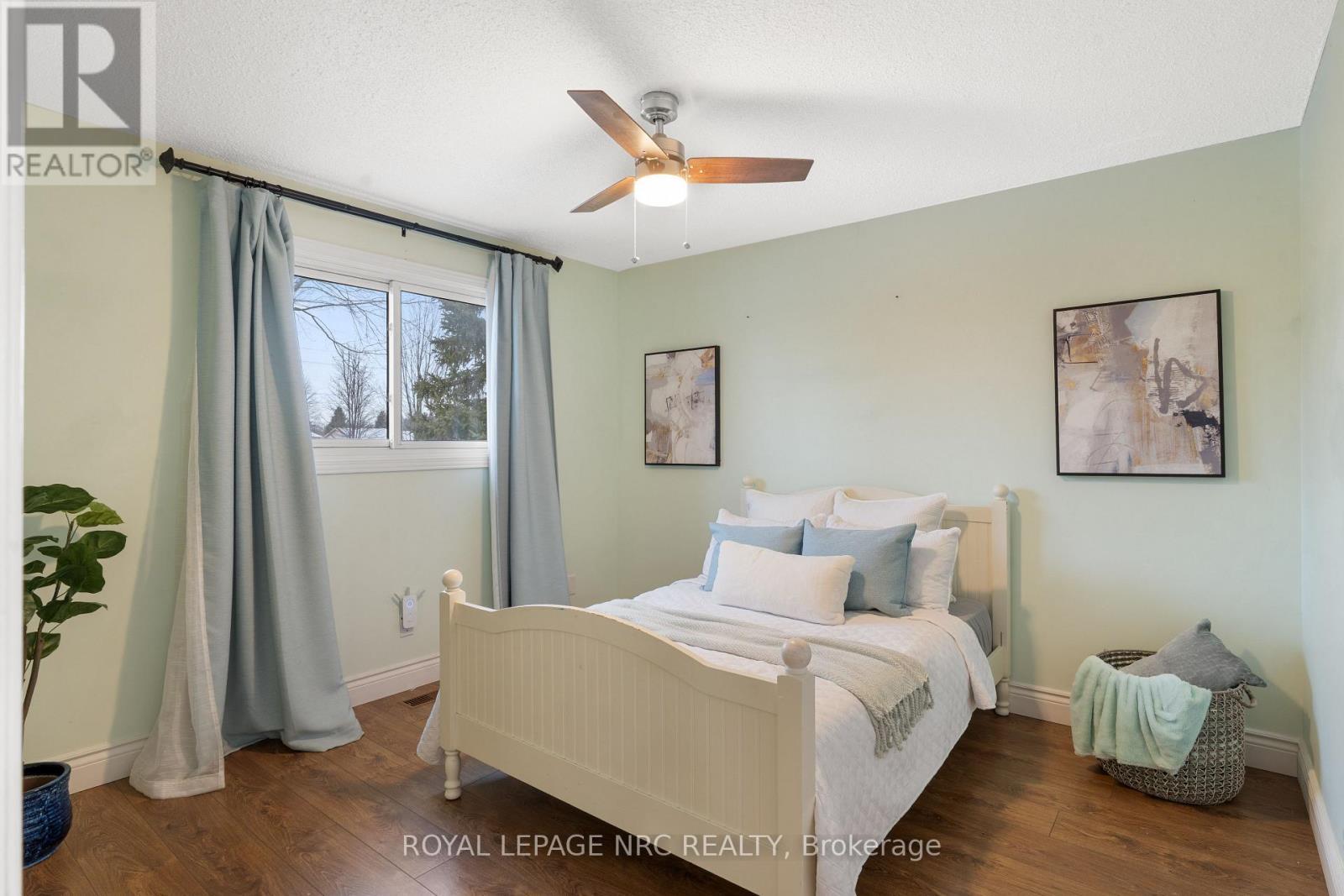 












51 BRIARSDALE CRESCENT

,
Welland (N. Welland),




Ontario
L3C6S7

