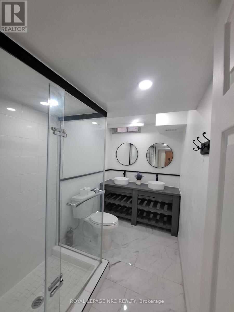 












51 BRIARSDALE CRESCENT

,
Welland (N. Welland),




Ontario
L3C6S7

