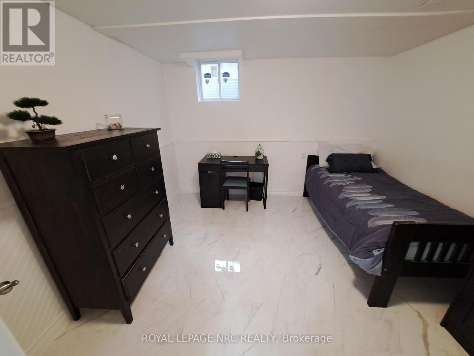 












51 BRIARSDALE CRESCENT

,
Welland (N. Welland),




Ontario
L3C6S7

