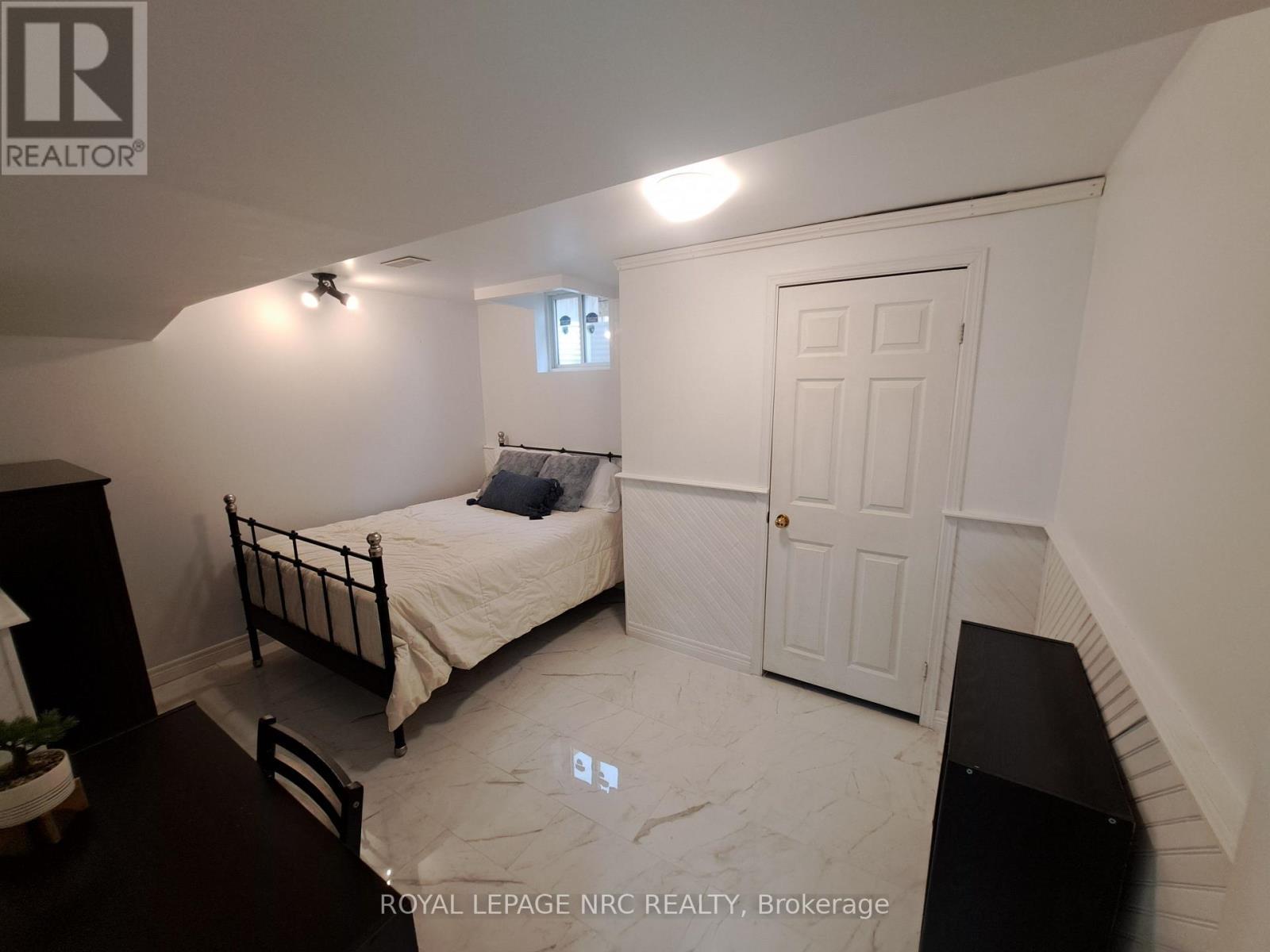 












51 BRIARSDALE CRESCENT

,
Welland (N. Welland),




Ontario
L3C6S7

