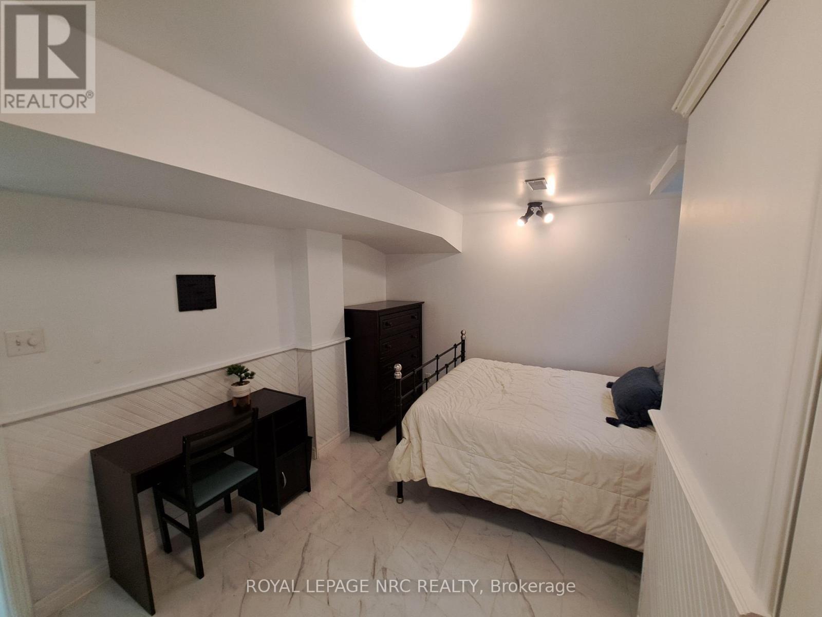 












51 BRIARSDALE CRESCENT

,
Welland (N. Welland),




Ontario
L3C6S7

