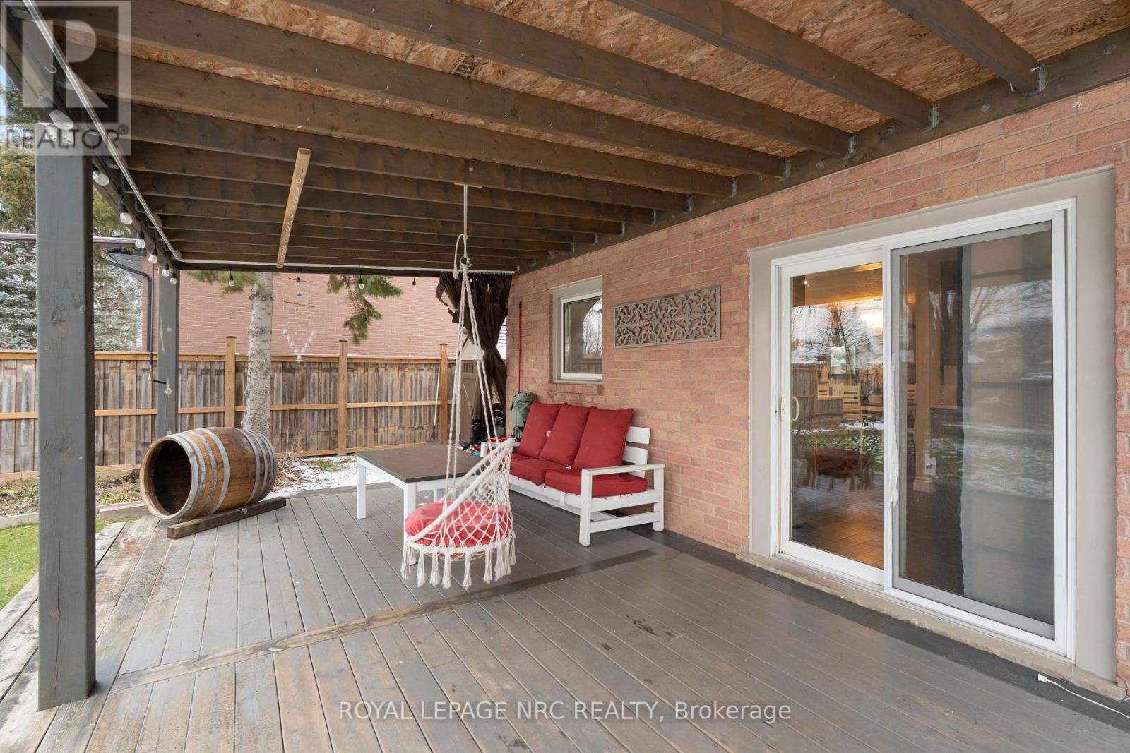 












51 BRIARSDALE CRESCENT

,
Welland (N. Welland),




Ontario
L3C6S7

