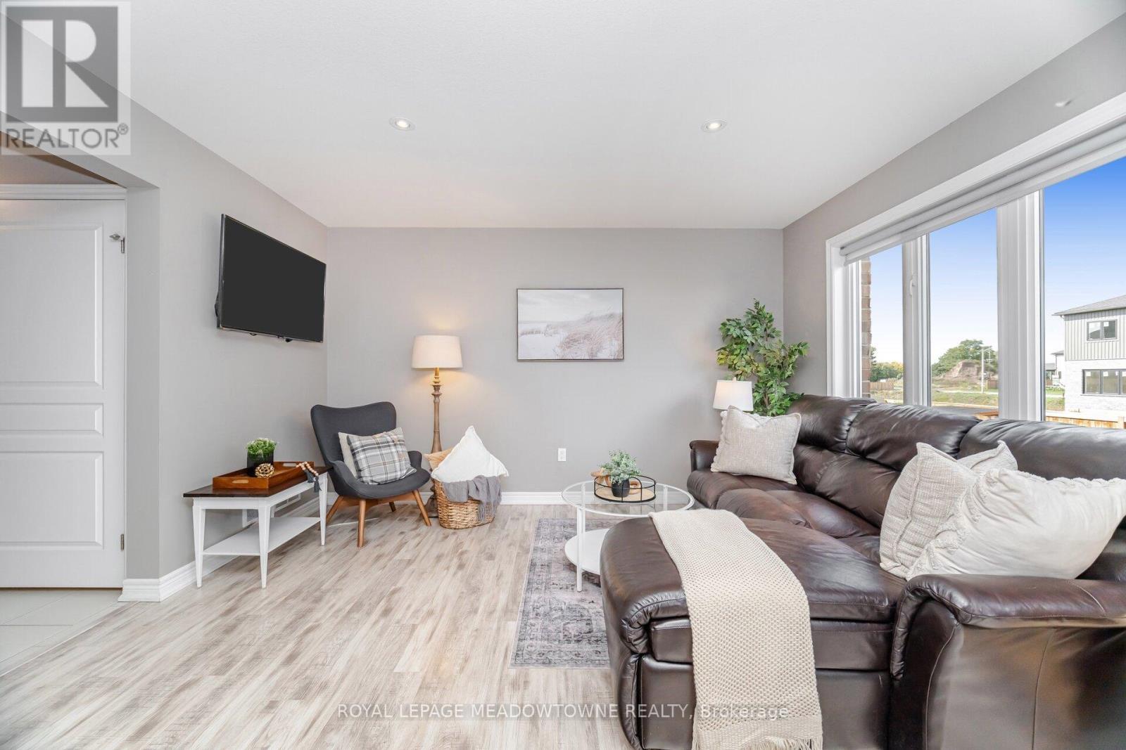 












6338 SHAPTON CRESCENT

,
Niagara Falls,




Ontario
L2H0L9

